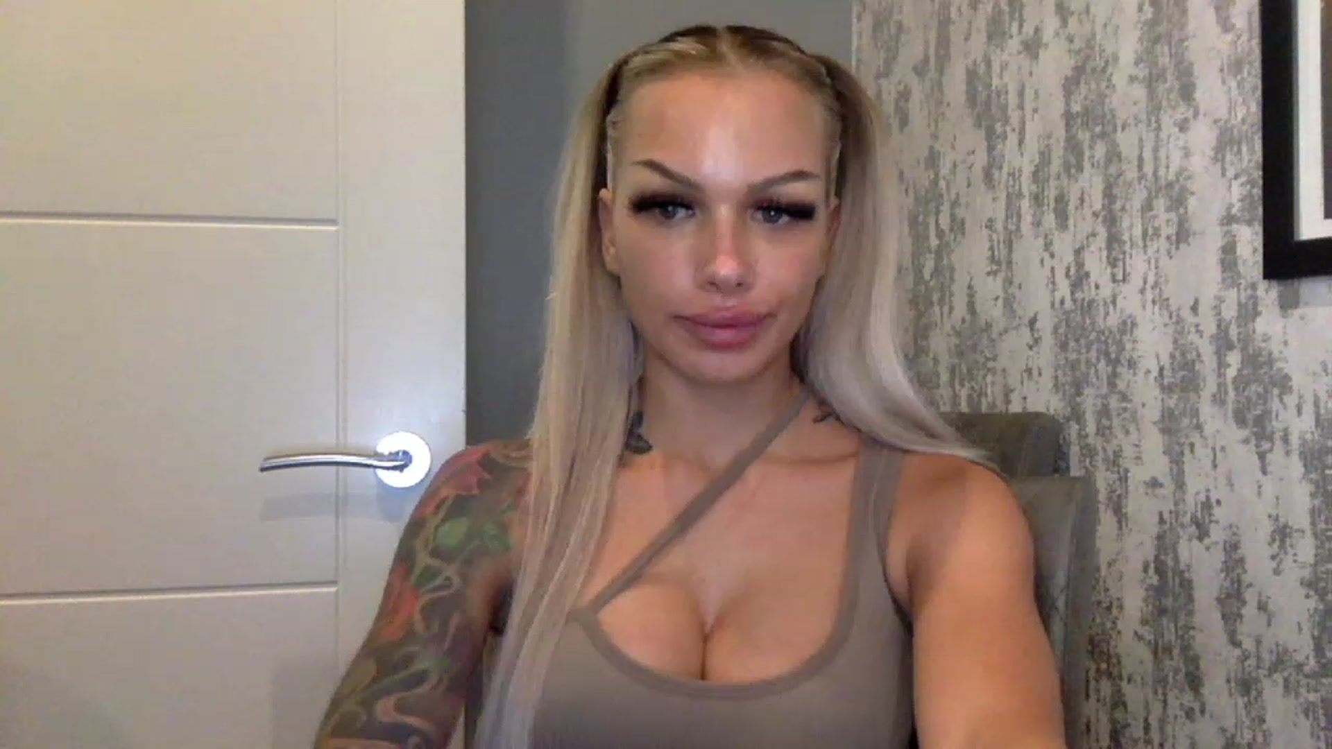 Gallery image thumbnail from BabyDaisyx's myfreecams stream on, 01/05/2023, 15:52 image 15 of 20