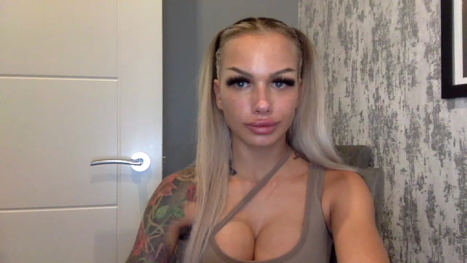 Gallery image thumbnail from BabyDaisyx's myfreecams stream on, 01/05/2023, 15:52 image 14 of 20