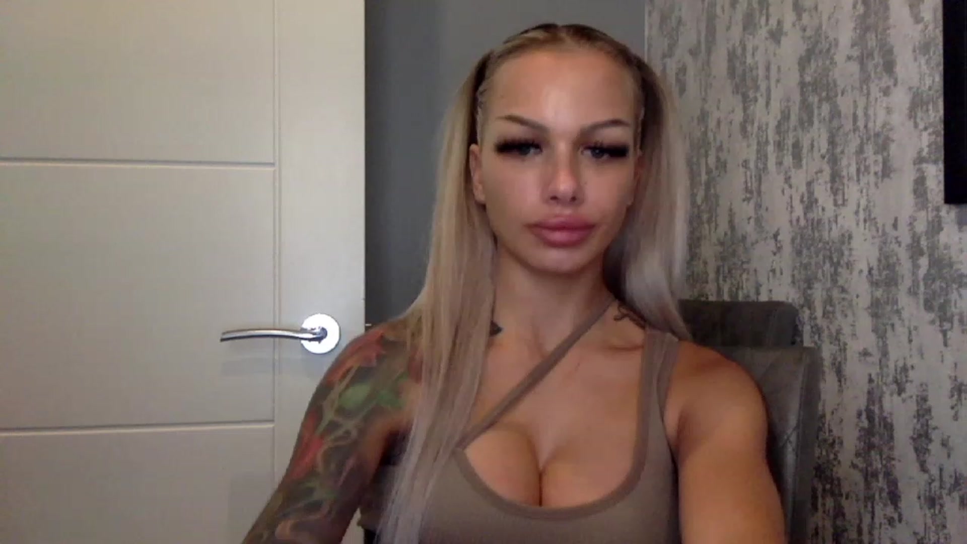 Gallery image thumbnail from BabyDaisyx's myfreecams stream on, 01/05/2023, 15:52 image 10 of 20