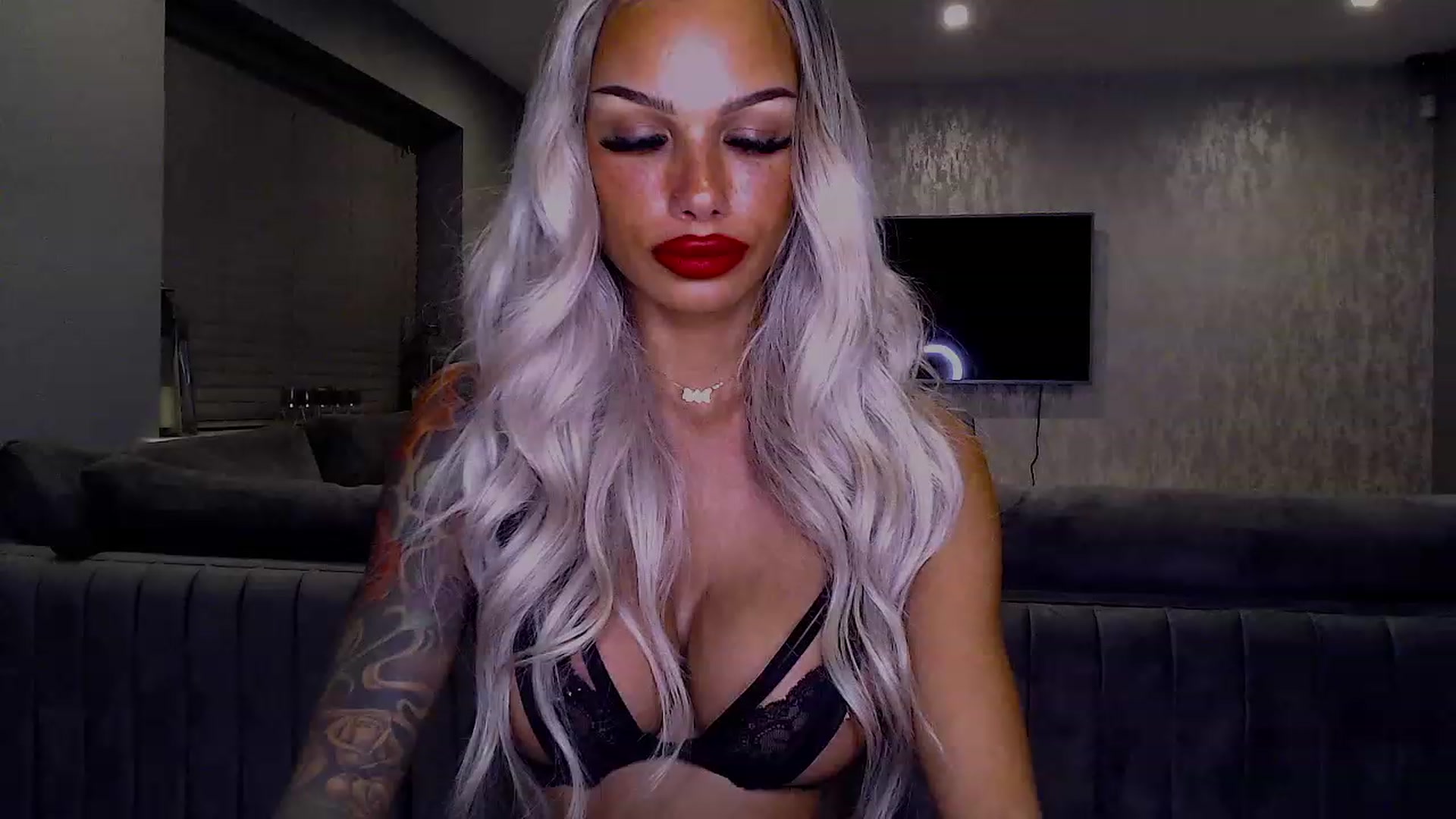 Gallery image thumbnail from BabyDaisyx's myfreecams stream on, 05/04/2023, 24:50 image 4 of 20