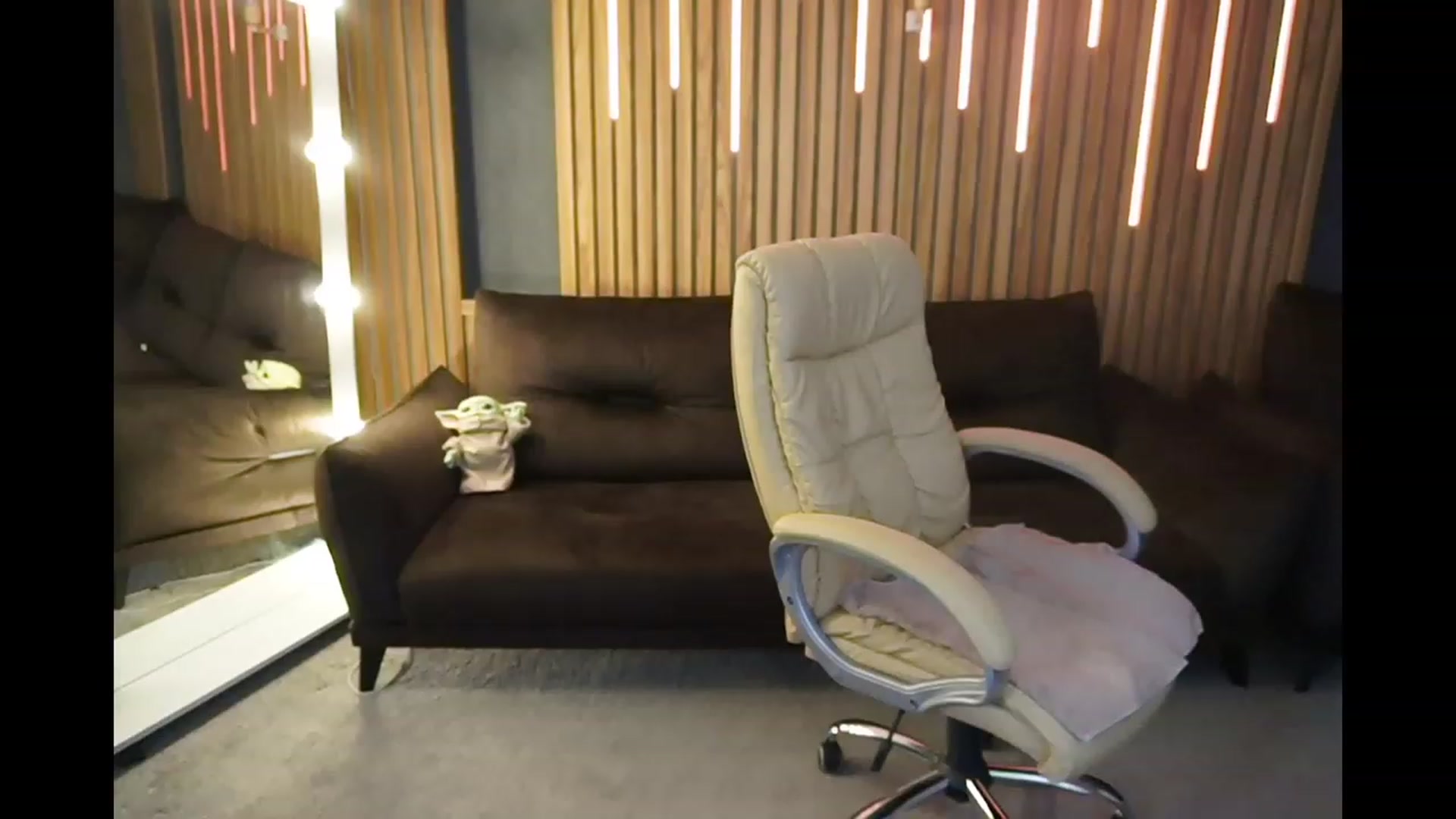 Gallery image thumbnail from BabyFlowerr's myfreecams stream on, 06/26/2023, 10:51 image 18 of 20