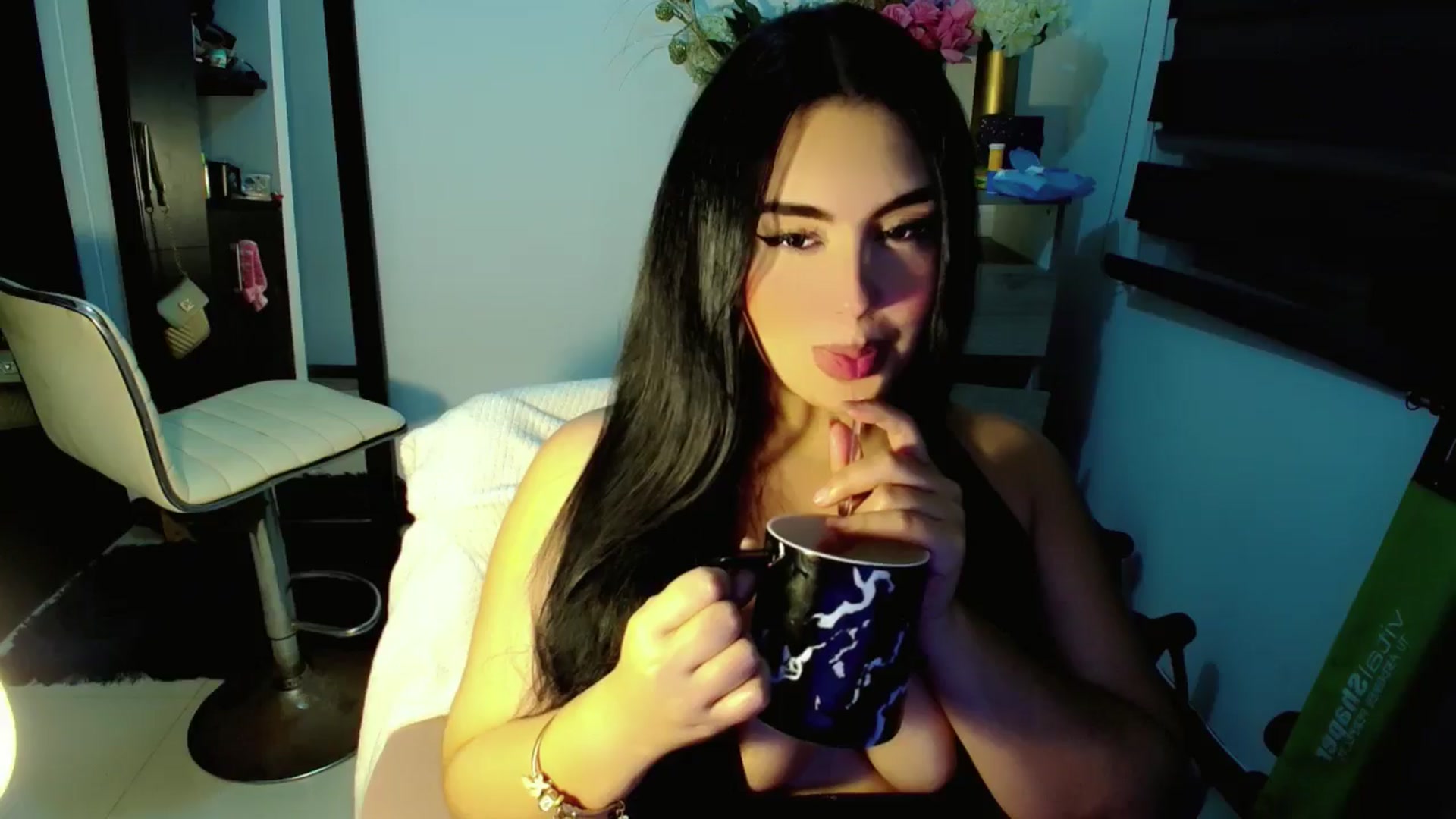 Gallery image thumbnail from BabyGiirl's myfreecams stream on, 06/11/2024, 07:20 image 8 of 20