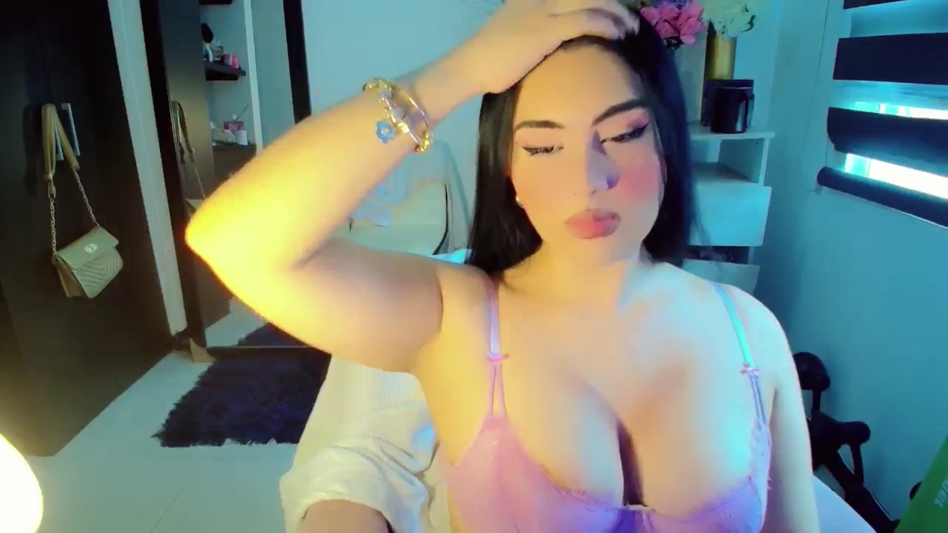 Gallery image thumbnail from BabyGiirl's myfreecams stream on, 06/20/2024, 19:37 image 9 of 20