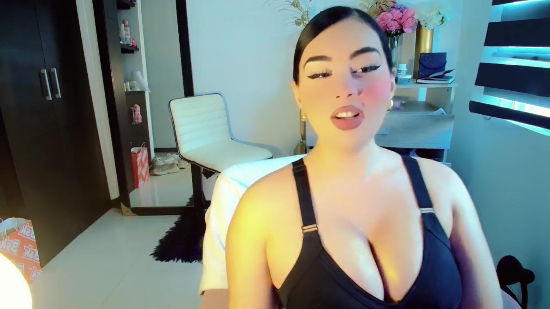 Gallery image thumbnail from BabyGiirl's myfreecams stream on, 07/04/2024, 18:02 image 12 of 20