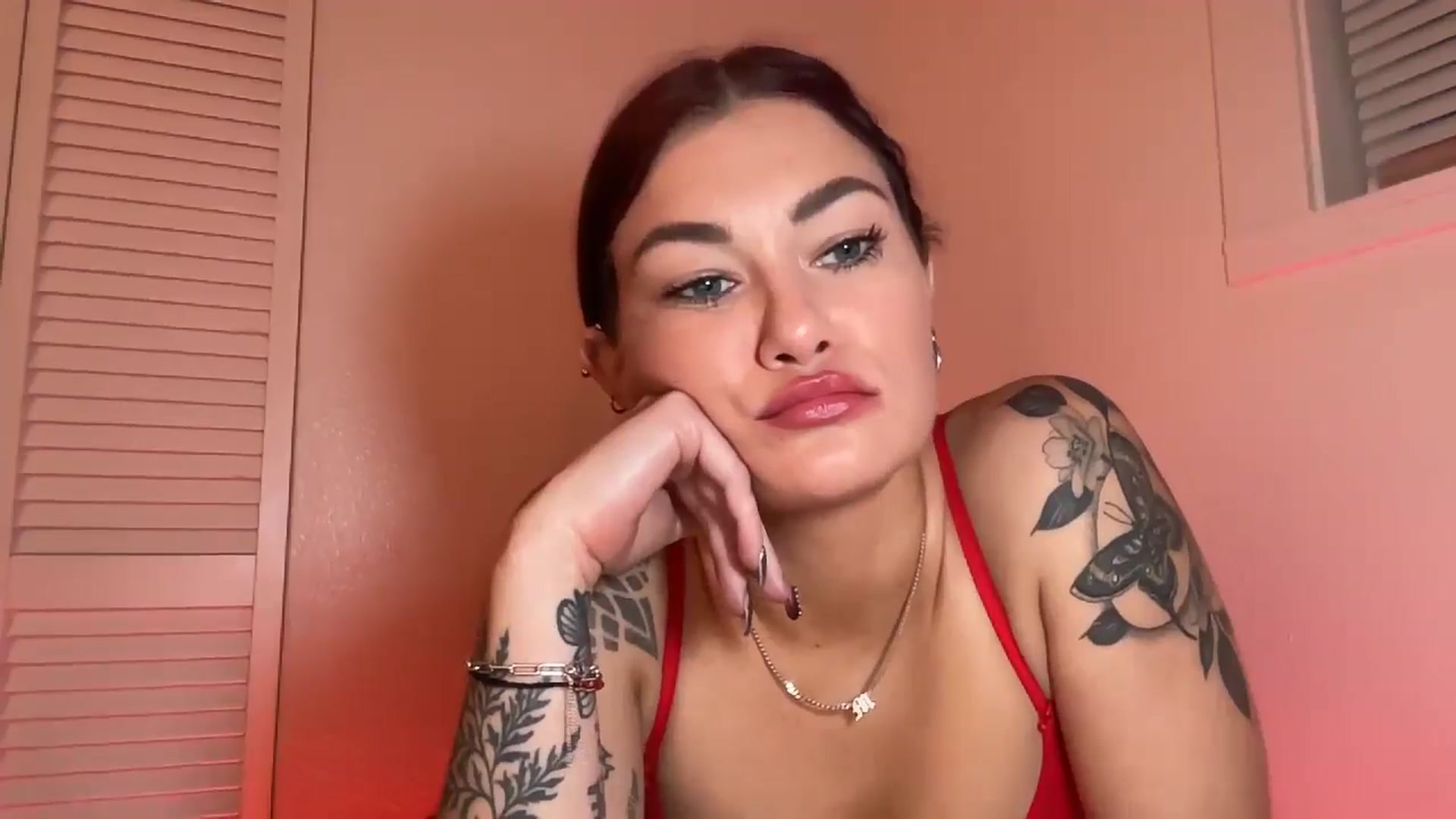Gallery image thumbnail from BabyKayyVixen's myfreecams stream on, 10/21/2024, 09:36 image 10 of 20