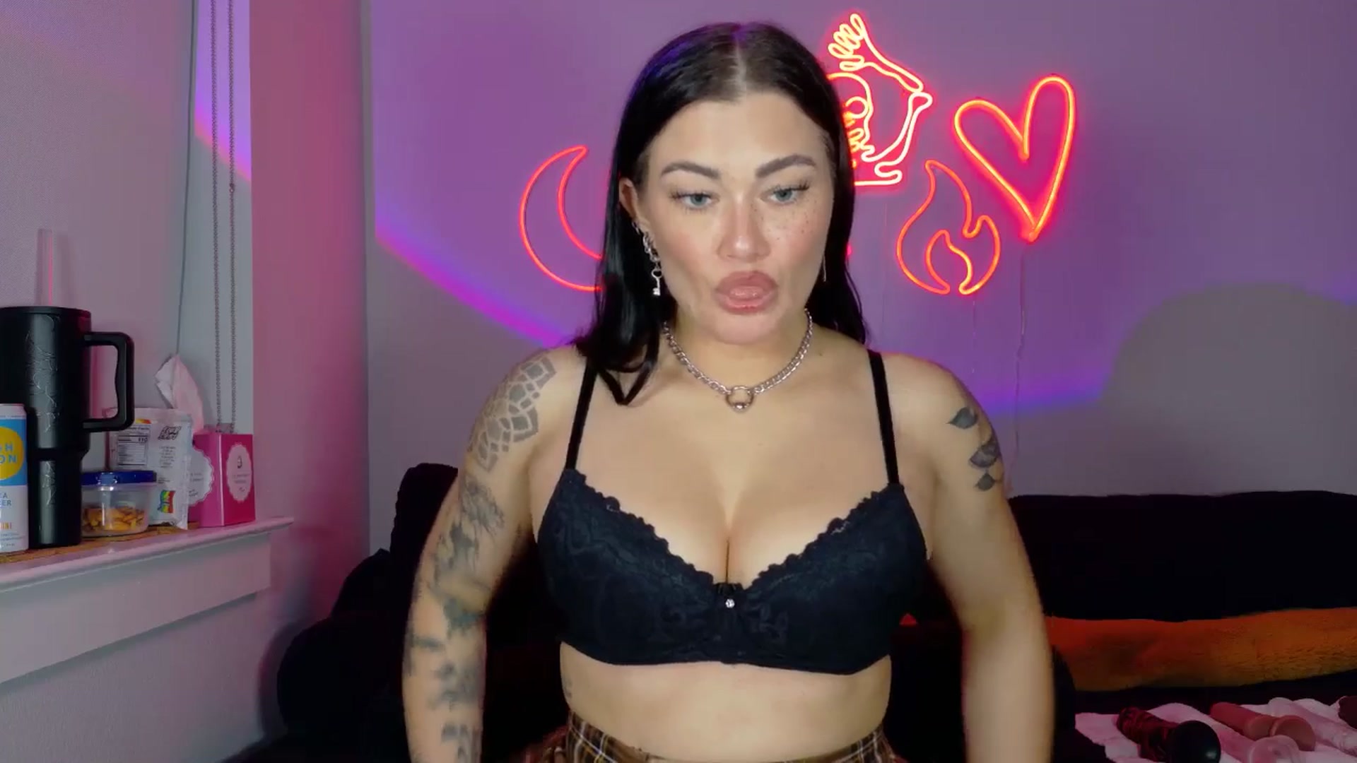 Gallery image thumbnail from BabyKayyVixen's myfreecams stream on, 12/15/2025, 10:20 image 6 of 20