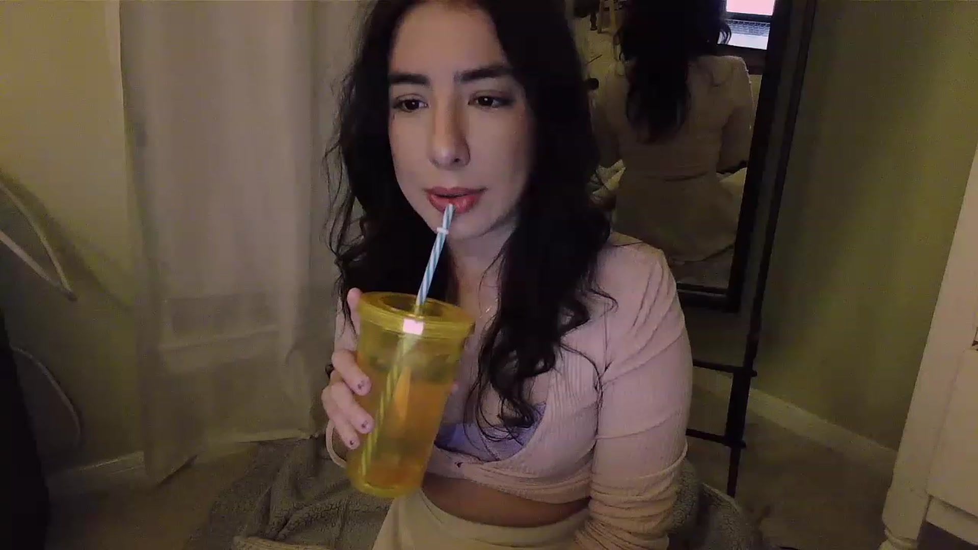 Gallery image thumbnail from BabyLula's myfreecams stream on, 04/21/2023, 04:58 image 2 of 20