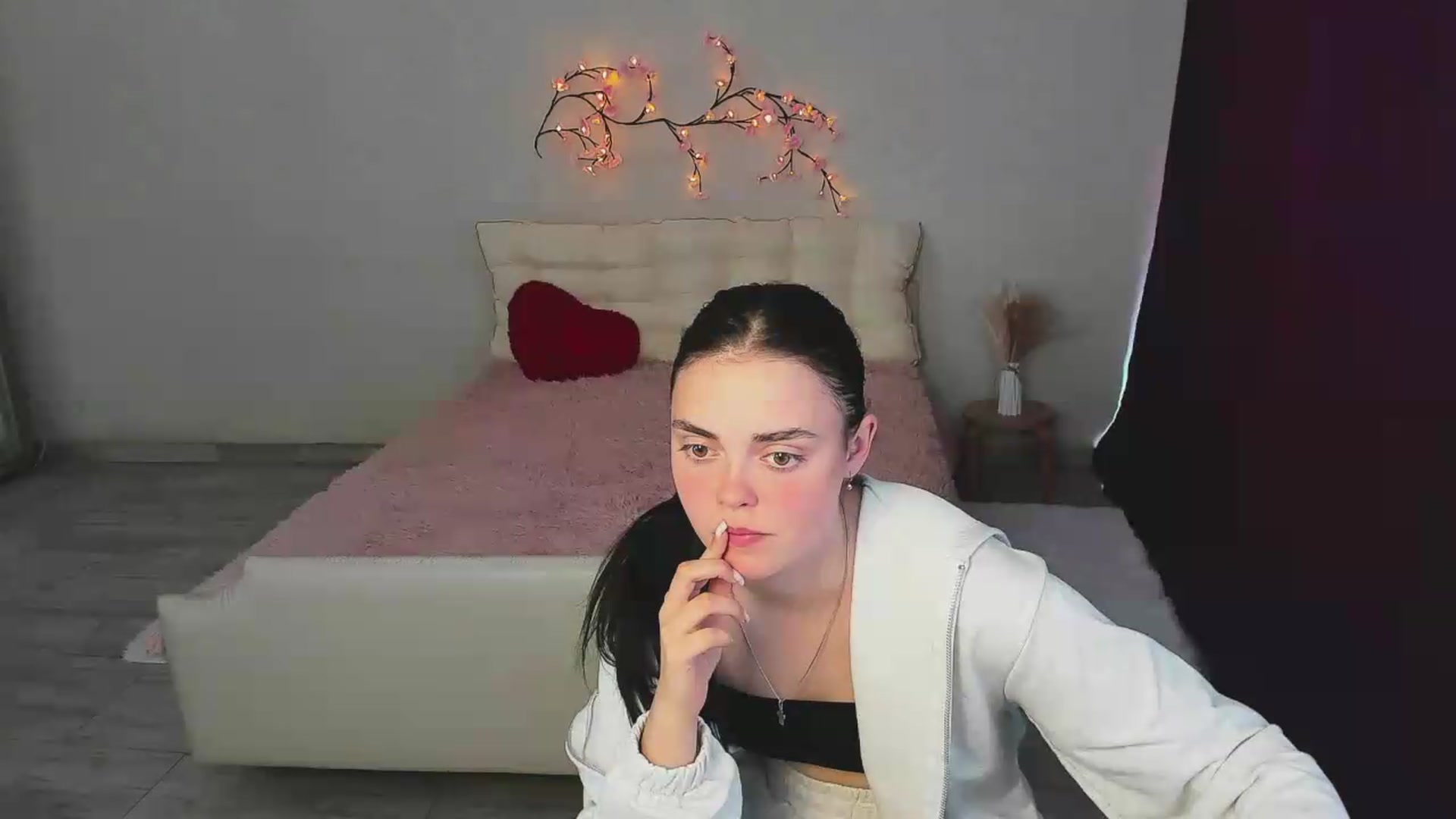 Gallery image thumbnail from BabyNoire's myfreecams stream on, 05/19/2026, 11:28 image 9 of 20