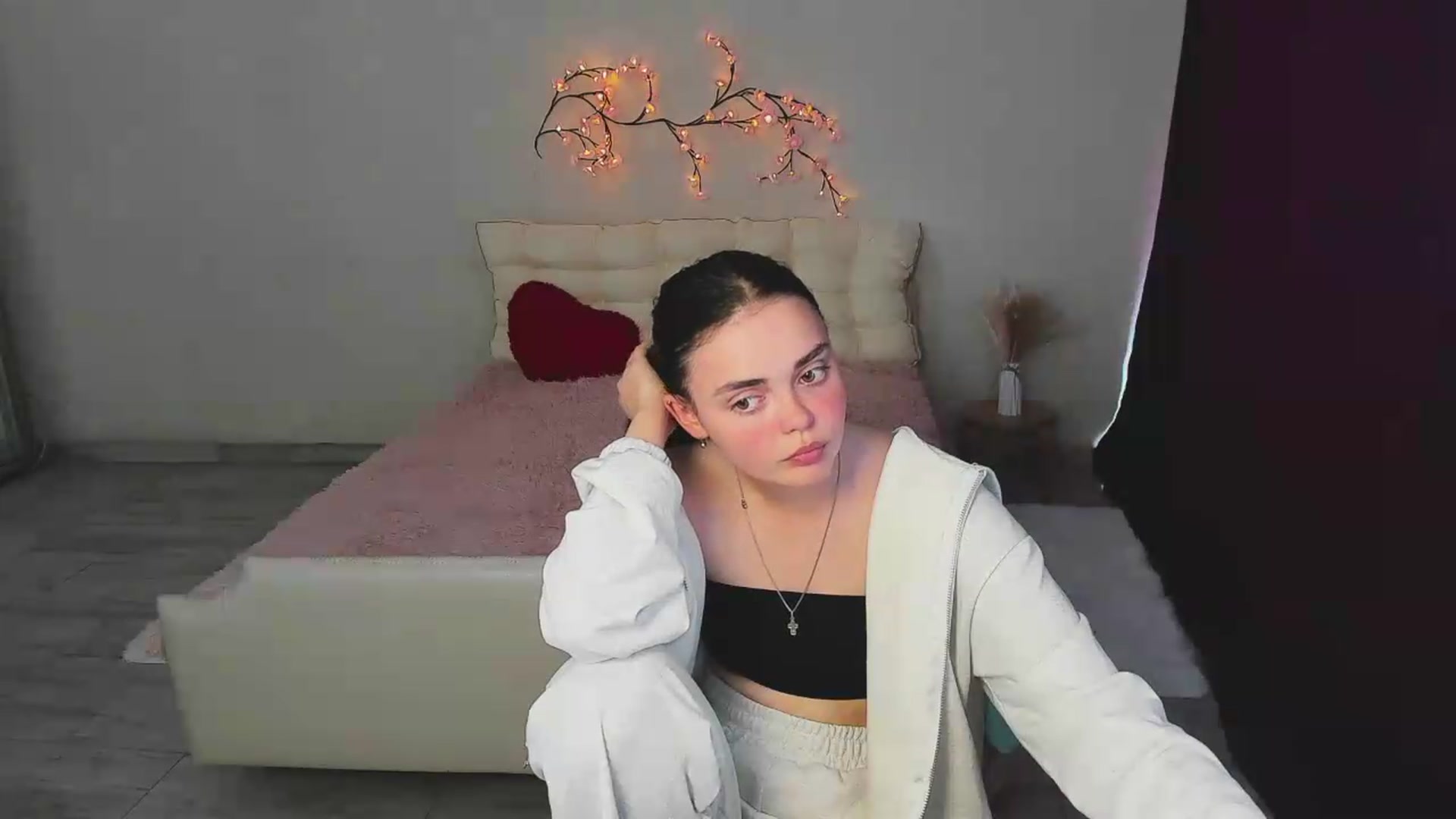 Gallery image thumbnail from BabyNoire's myfreecams stream on, 05/19/2026, 11:28 image 18 of 20
