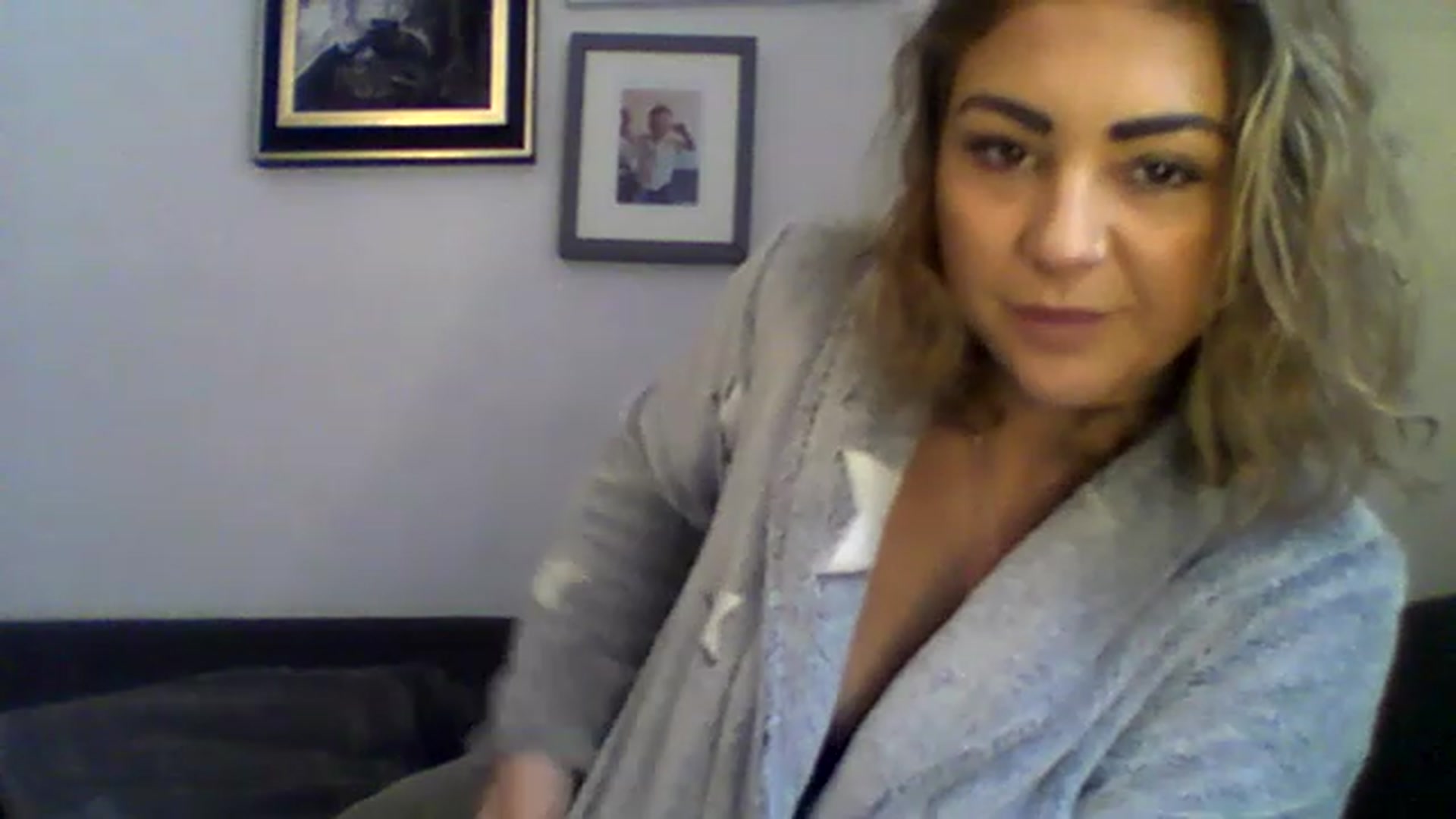 Gallery image thumbnail from BabyRoxoxox's myfreecams stream on, 03/29/2023, 10:18 image 18 of 20