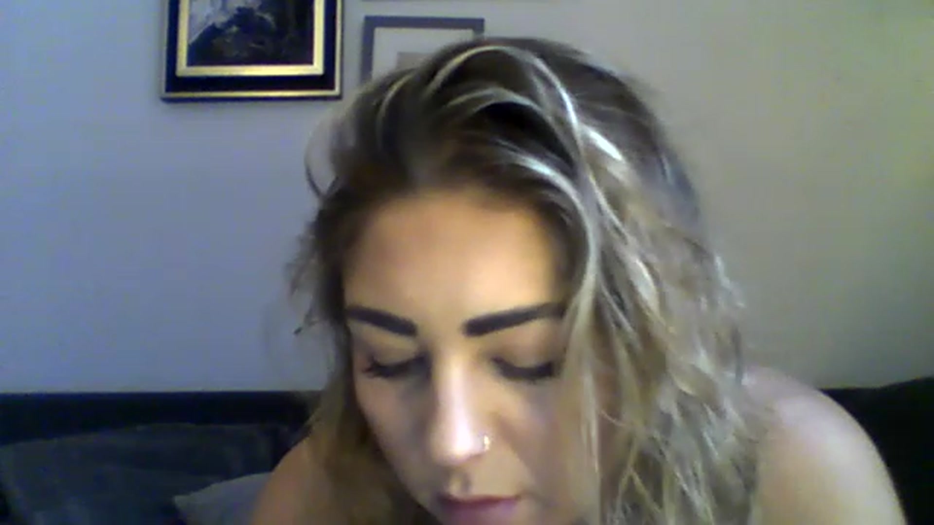 Gallery image thumbnail from BabyRoxoxox's myfreecams stream on, 03/29/2023, 10:18 image 8 of 20