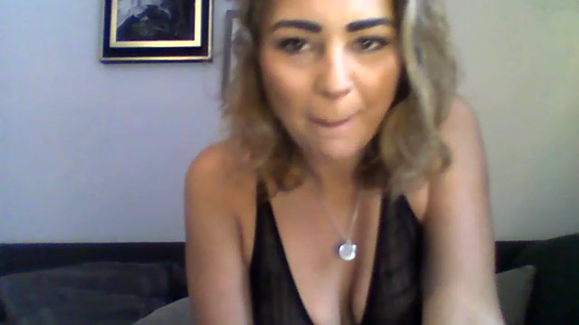 Gallery image thumbnail from BabyRoxoxox's myfreecams stream on, 03/29/2023, 10:18 image 14 of 20