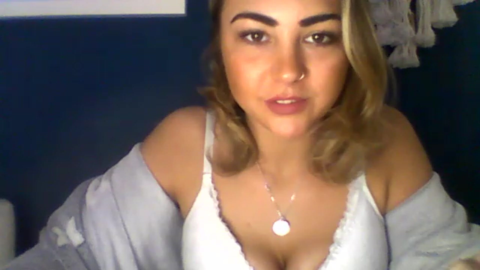 Gallery image thumbnail from BabyRoxoxox's myfreecams stream on, 04/01/2023, 12:47 image 14 of 20
