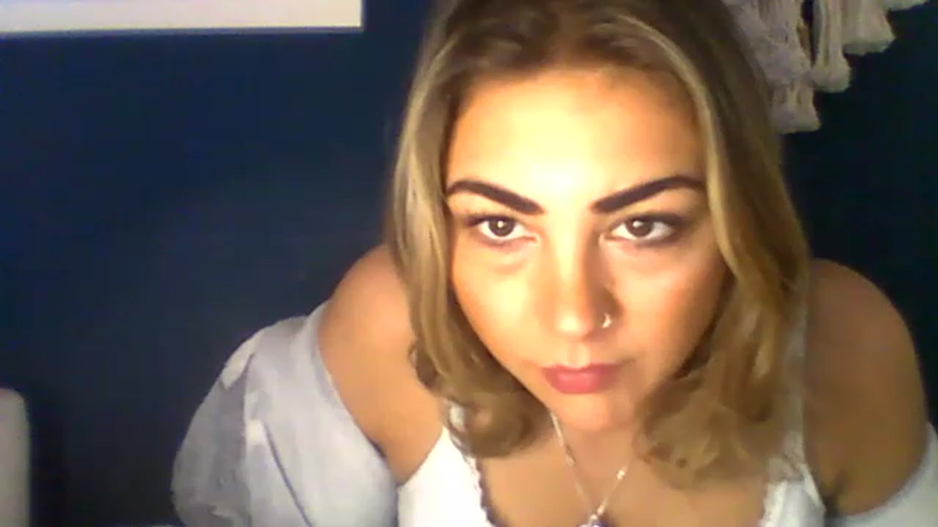Gallery image thumbnail from BabyRoxoxox's myfreecams stream on, 04/01/2023, 12:47 image 9 of 20