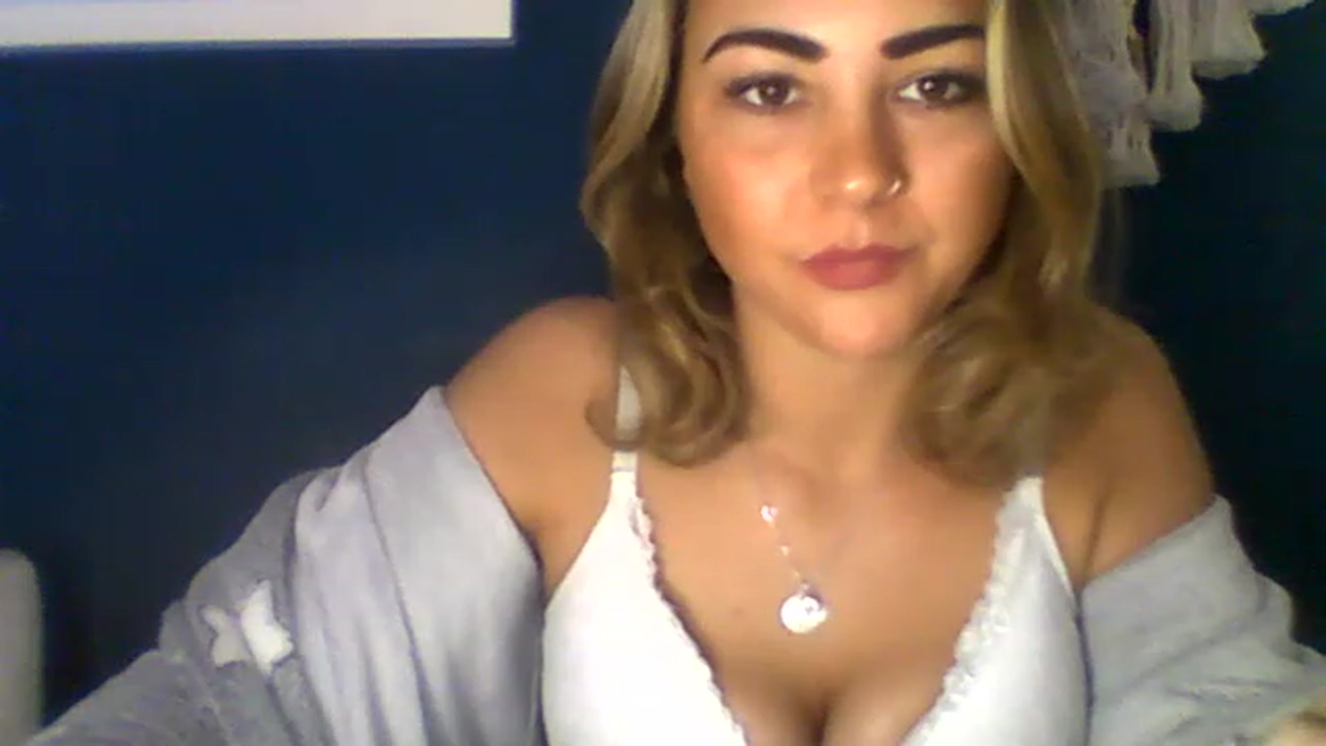 Gallery image thumbnail from BabyRoxoxox's myfreecams stream on, 04/01/2023, 12:47 image 15 of 20