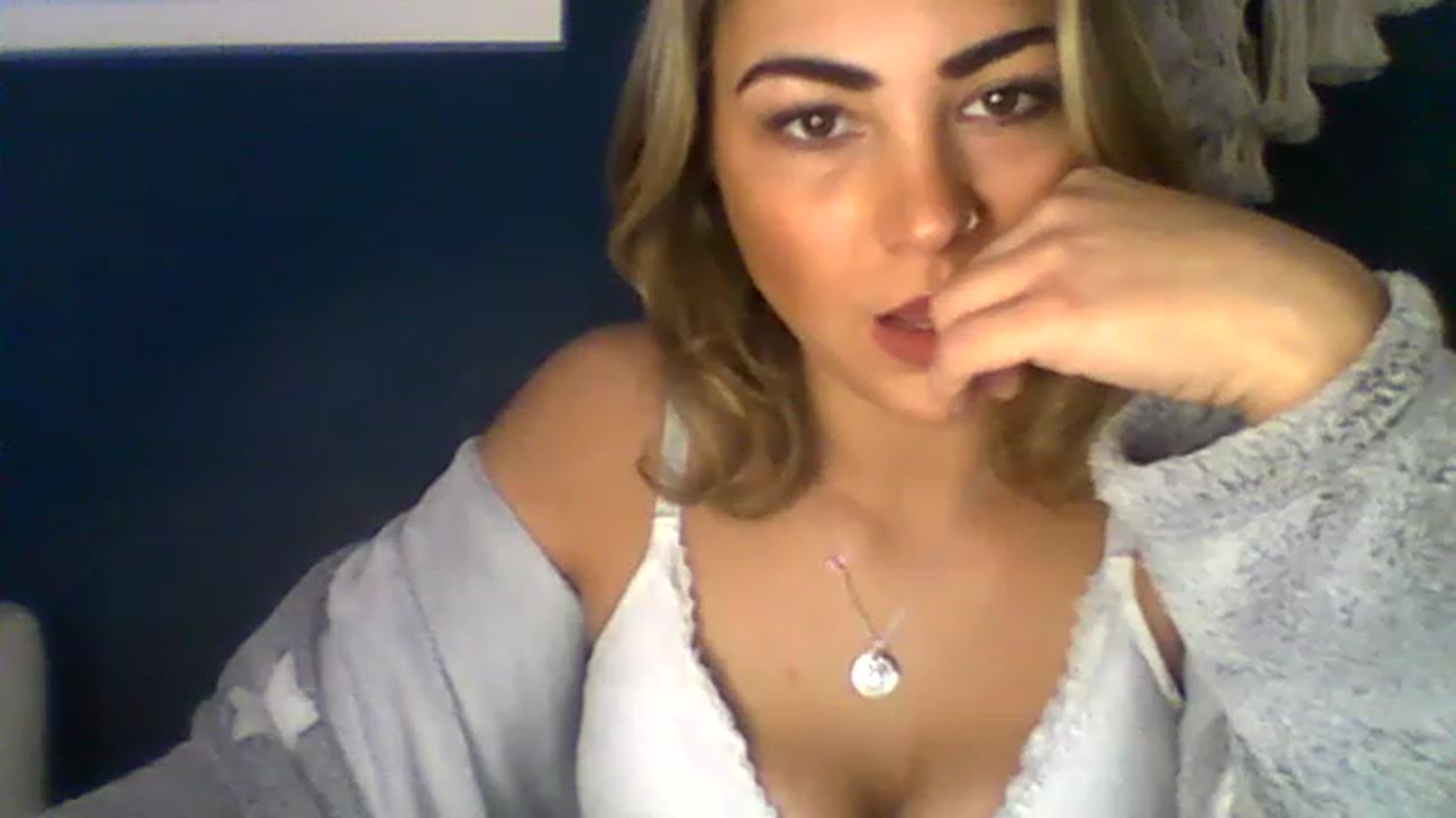 Gallery image thumbnail from BabyRoxoxox's myfreecams stream on, 04/01/2023, 12:47 image 16 of 20