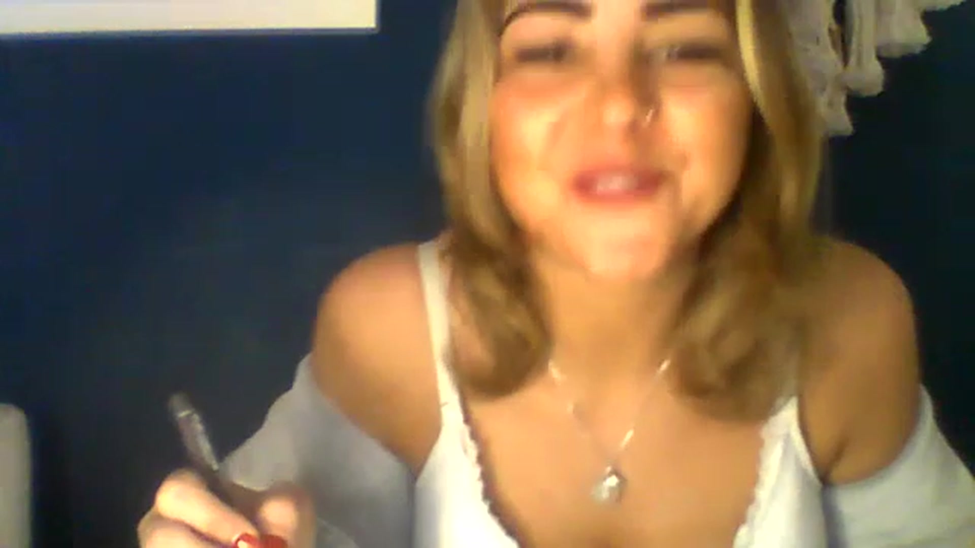 Gallery image thumbnail from BabyRoxoxox's myfreecams stream on, 04/01/2023, 12:47 image 11 of 20
