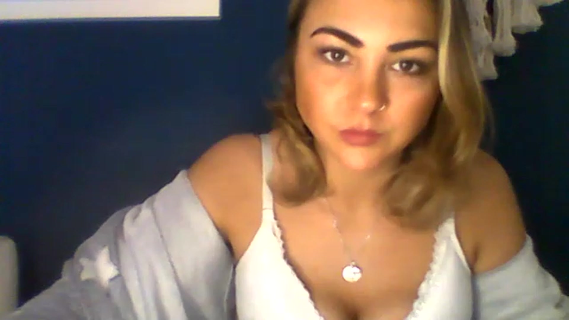 Gallery image thumbnail from BabyRoxoxox's myfreecams stream on, 04/01/2023, 12:47 image 13 of 20