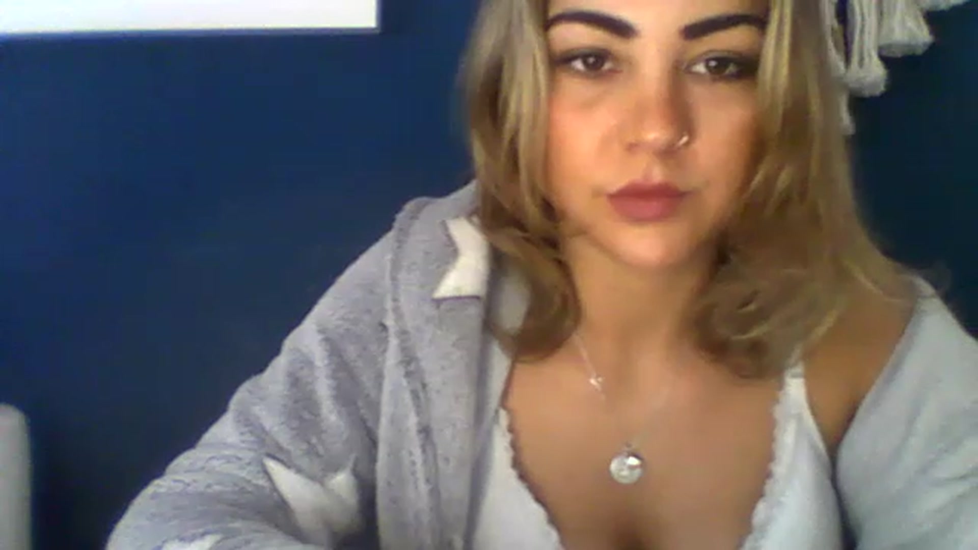 Gallery image thumbnail from BabyRoxoxox's myfreecams stream on, 04/01/2023, 12:47 image 5 of 20