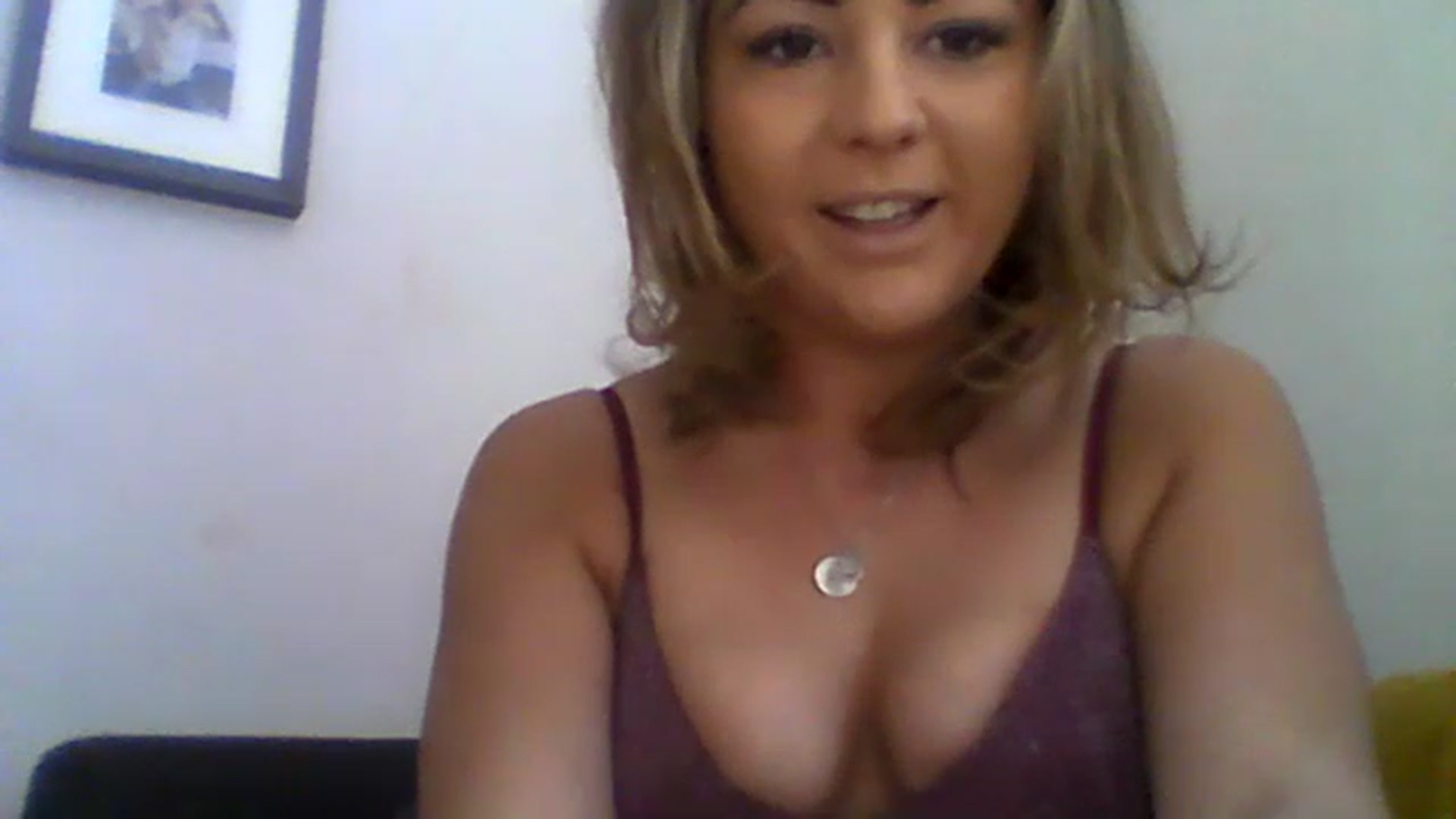 Gallery image thumbnail from BabyRoxoxox's myfreecams stream on, 04/03/2023, 11:50 image 4 of 20