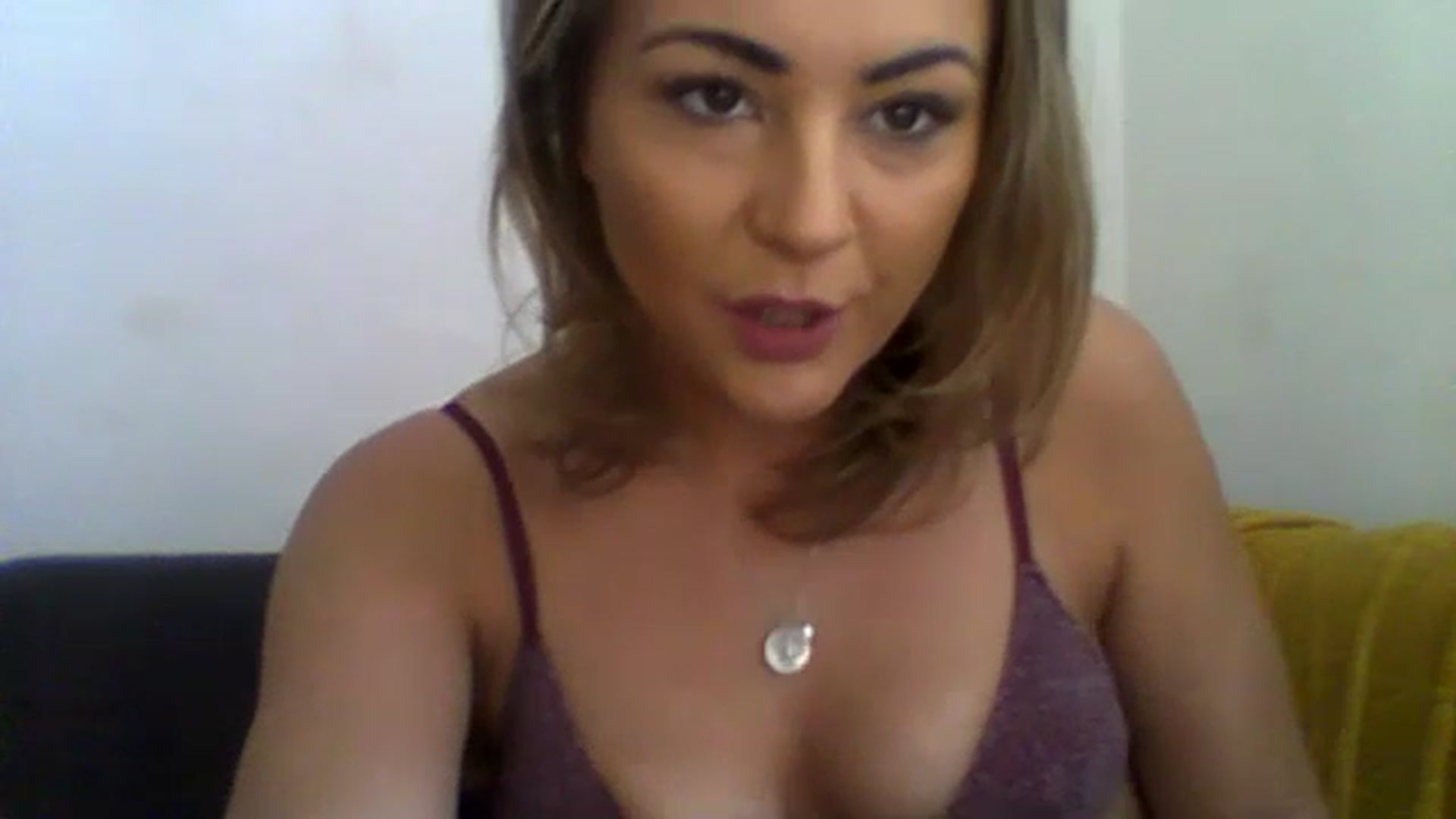 Gallery image thumbnail from BabyRoxoxox's myfreecams stream on, 04/03/2023, 11:50 image 8 of 20
