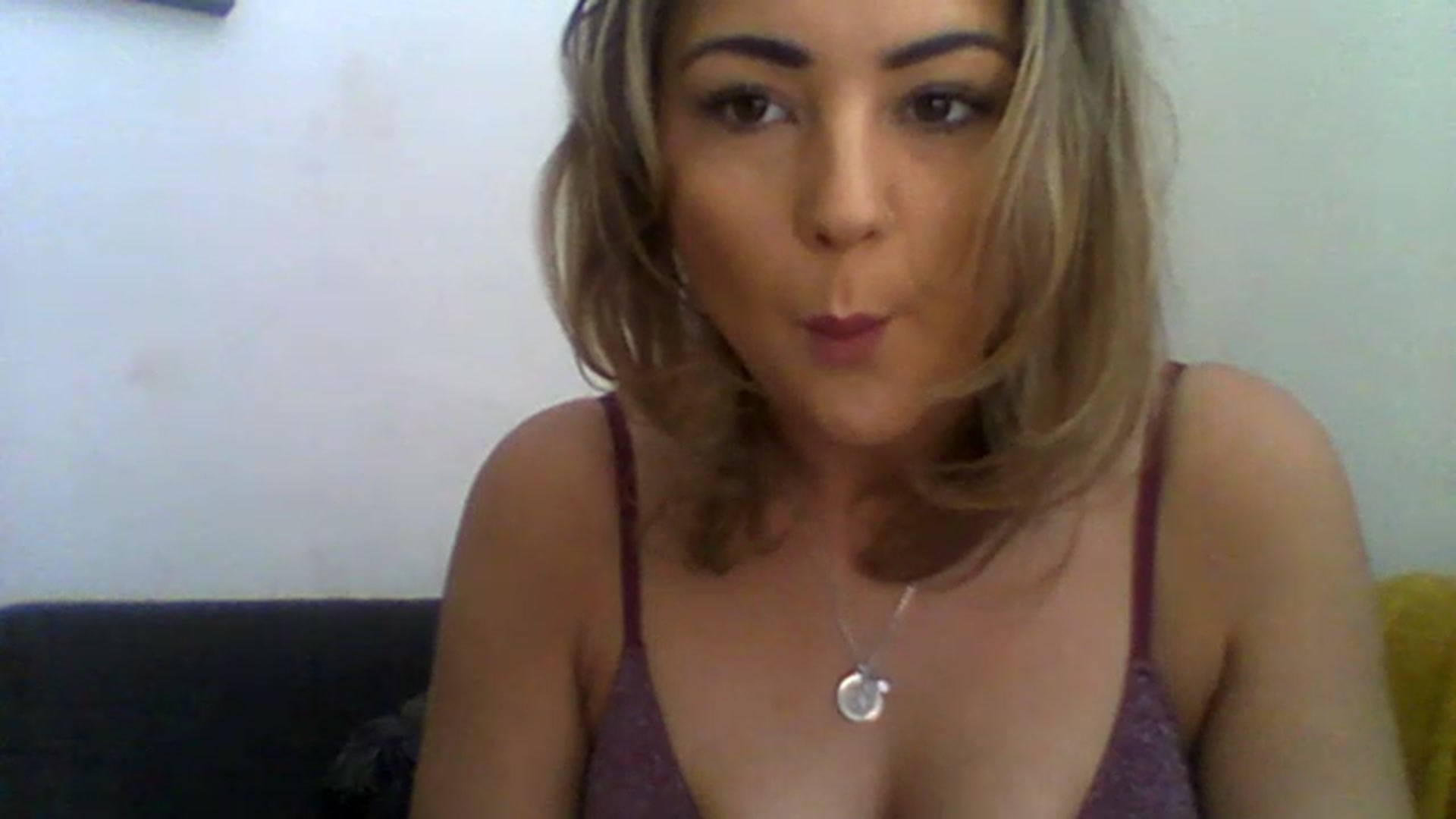 Gallery image thumbnail from BabyRoxoxox's myfreecams stream on, 04/03/2023, 11:50 image 11 of 20