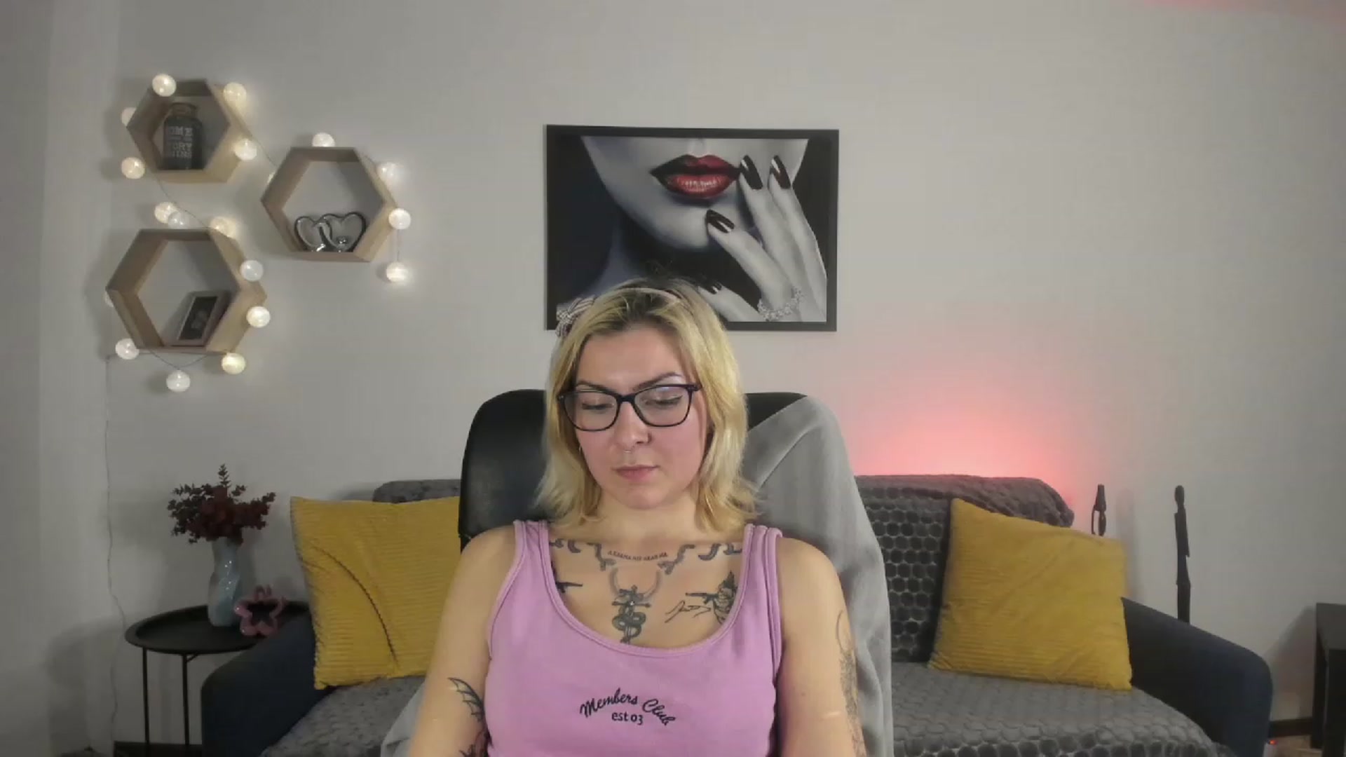 Gallery image thumbnail from Baby_Brynn18's myfreecams stream on, 04/05/2023, 19:23 image 15 of 20