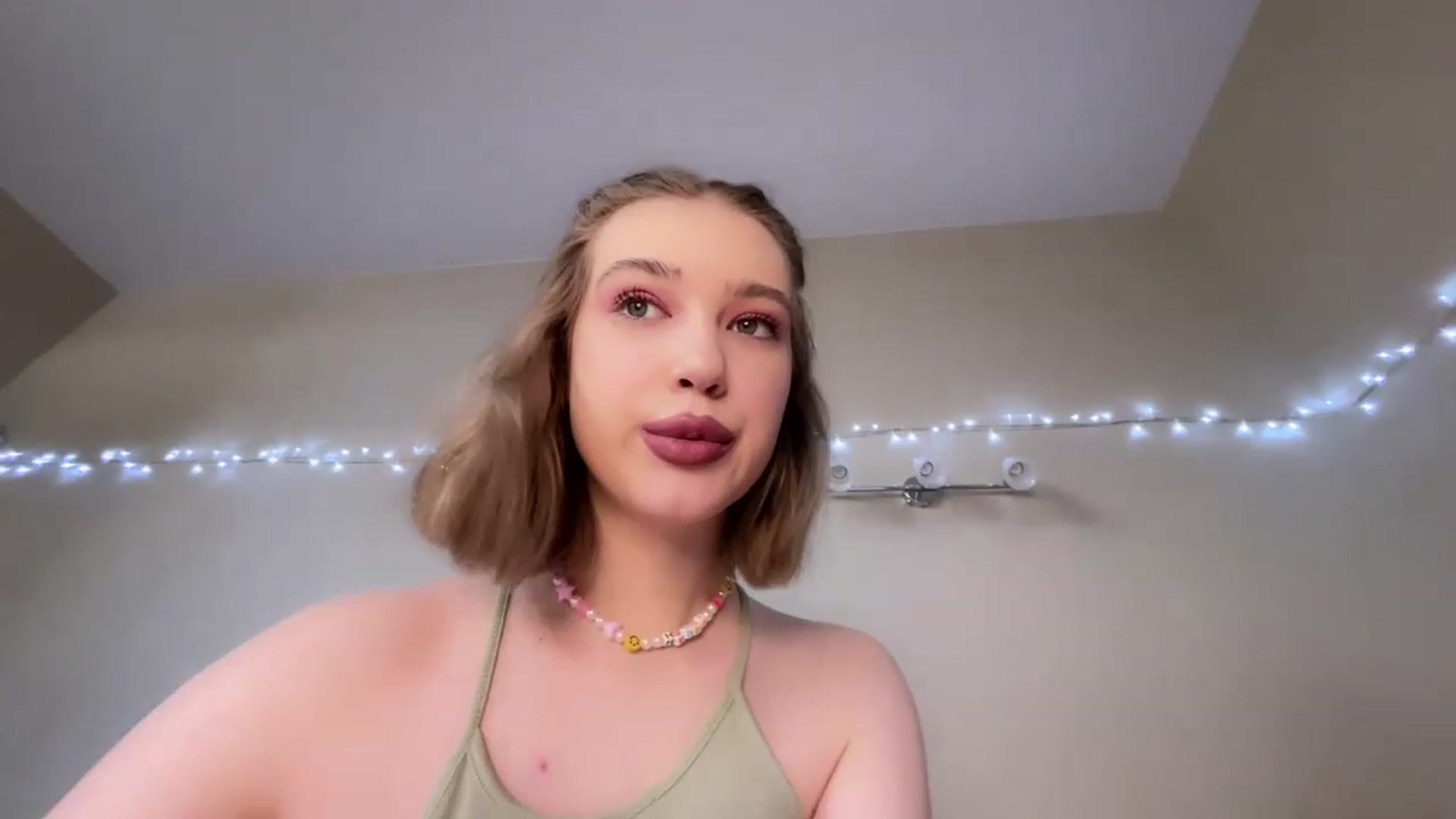 Gallery image thumbnail from Baby_Evaaa's myfreecams stream on, 11/16/2022, 11:55 image 2 of 20