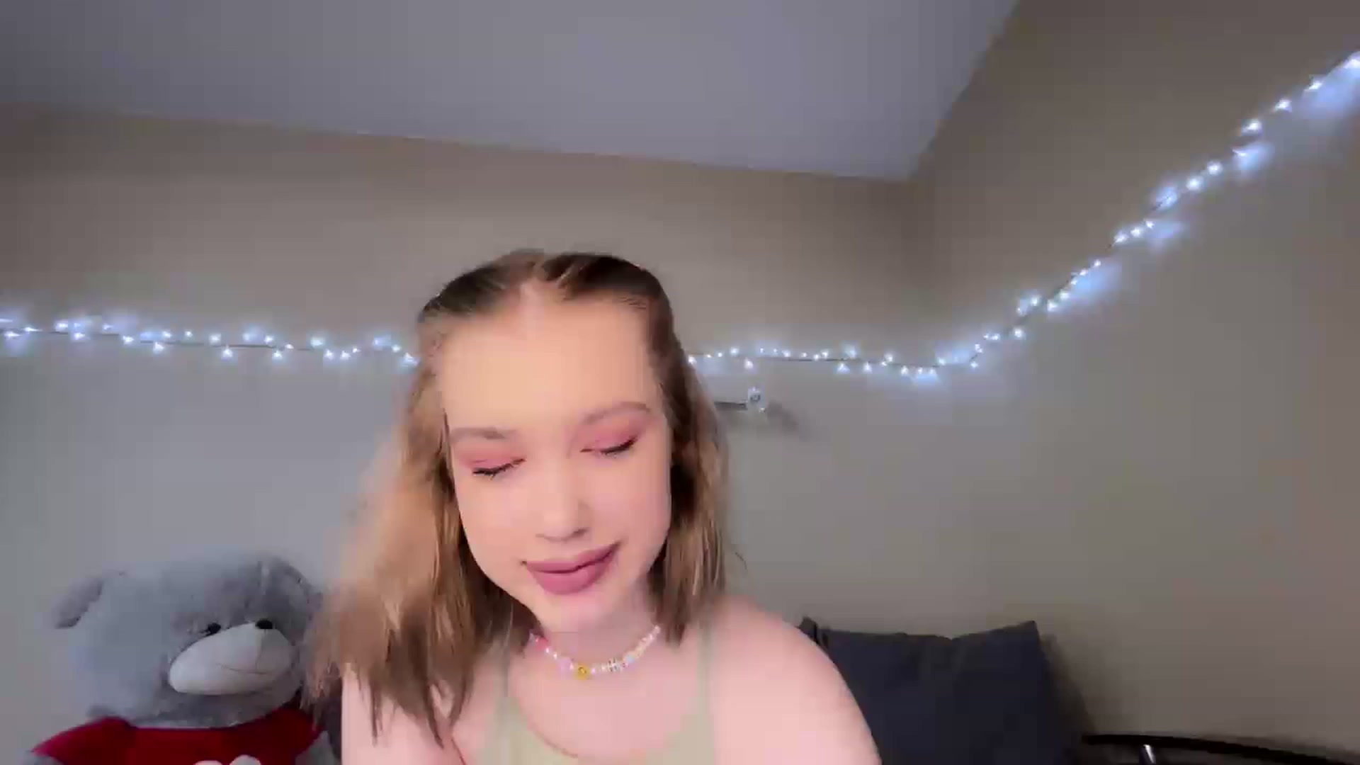 Gallery image thumbnail from Baby_Evaaa's myfreecams stream on, 11/16/2022, 11:55 image 17 of 20