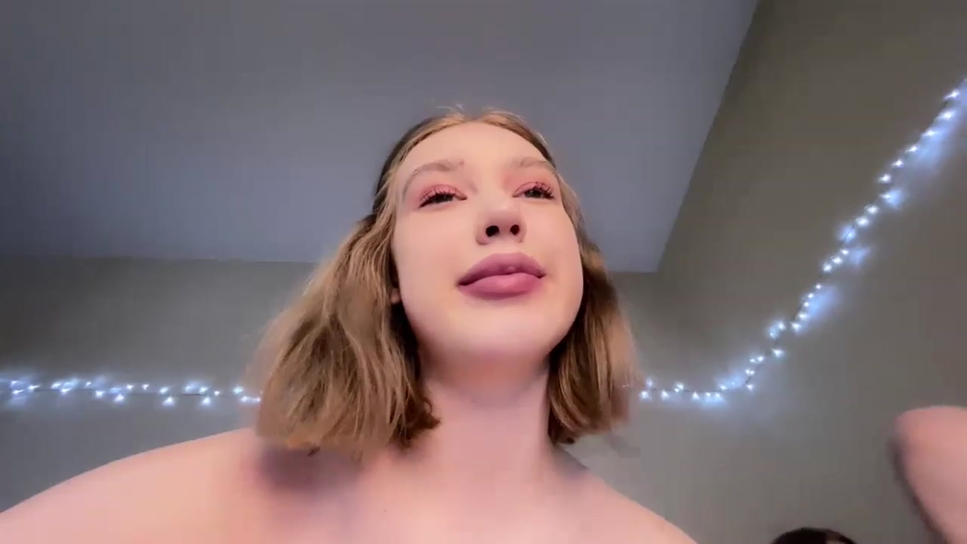 Gallery image thumbnail from Baby_Evaaa's myfreecams stream on, 11/17/2022, 10:57 image 18 of 20