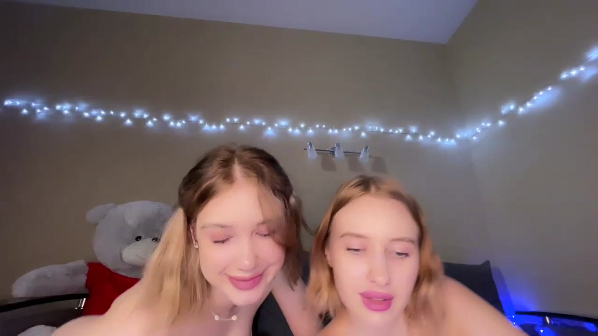 Gallery image thumbnail from Baby_Evaaa's myfreecams stream on, 11/28/2022, 14:27 image 5 of 20