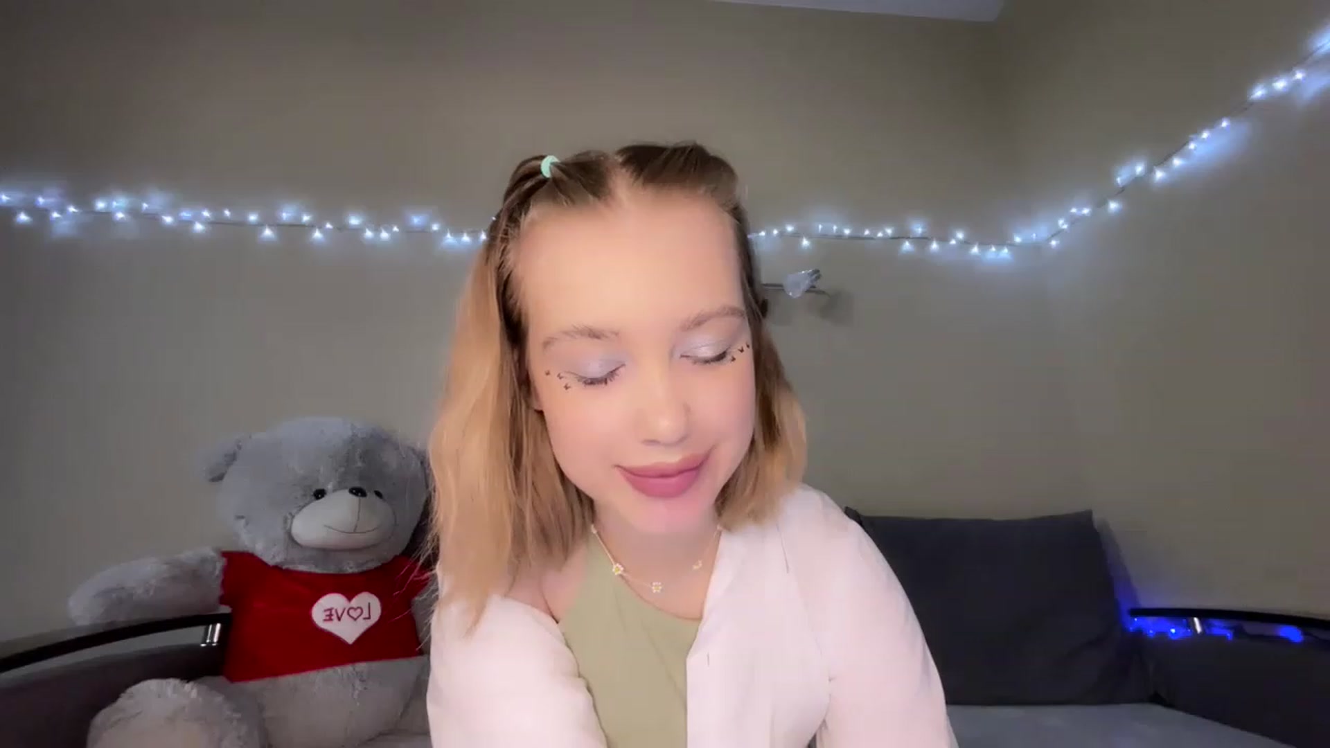 Gallery image thumbnail from Baby_Evaaa's myfreecams stream on, 12/01/2022, 12:38 image 6 of 20