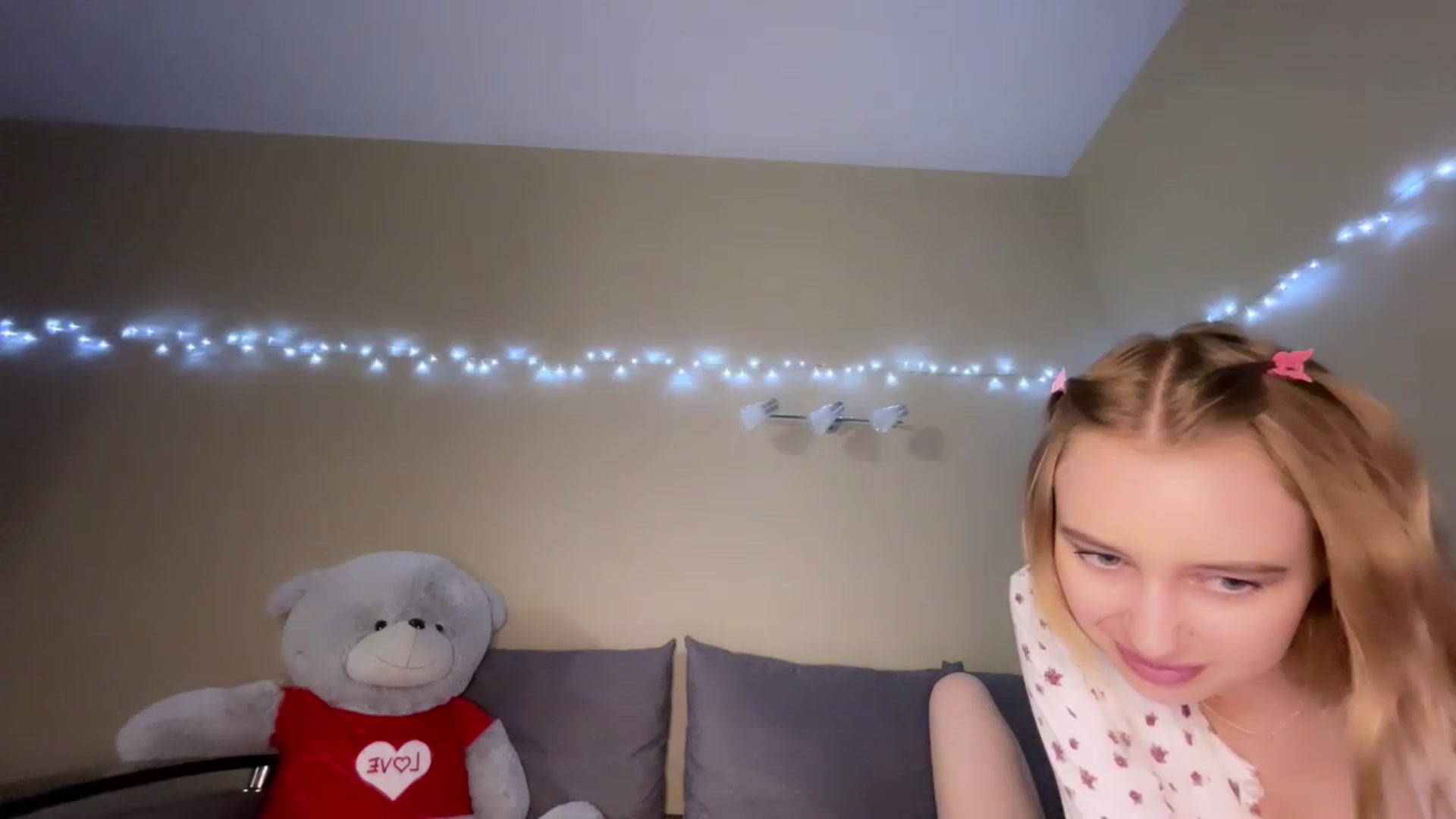 Gallery image thumbnail from Baby_Evaaa's myfreecams stream on, 12/01/2022, 15:24 image 14 of 20