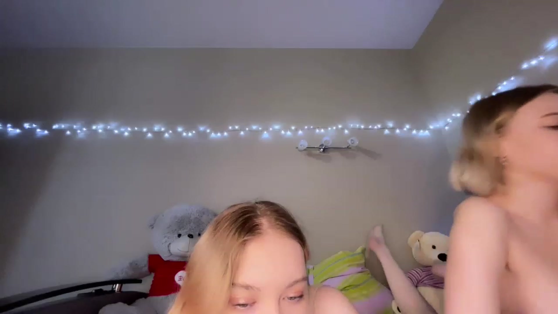 Gallery image thumbnail from Baby_Evaaa's myfreecams stream on, 12/17/2022, 10:06 image 20 of 20