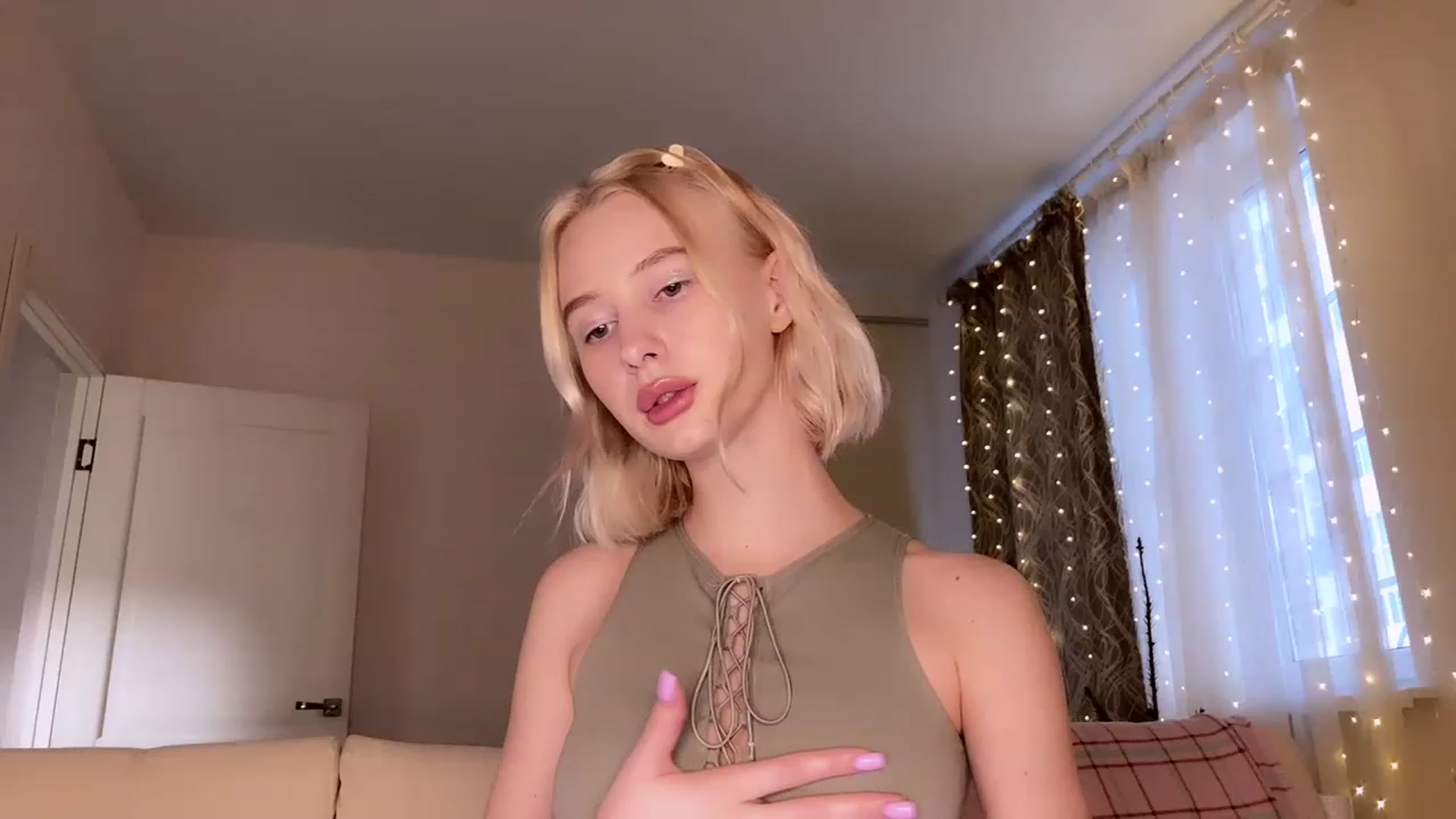Gallery image thumbnail from Baby_Evaaa's myfreecams stream on, 01/19/2023, 12:29 image 3 of 20
