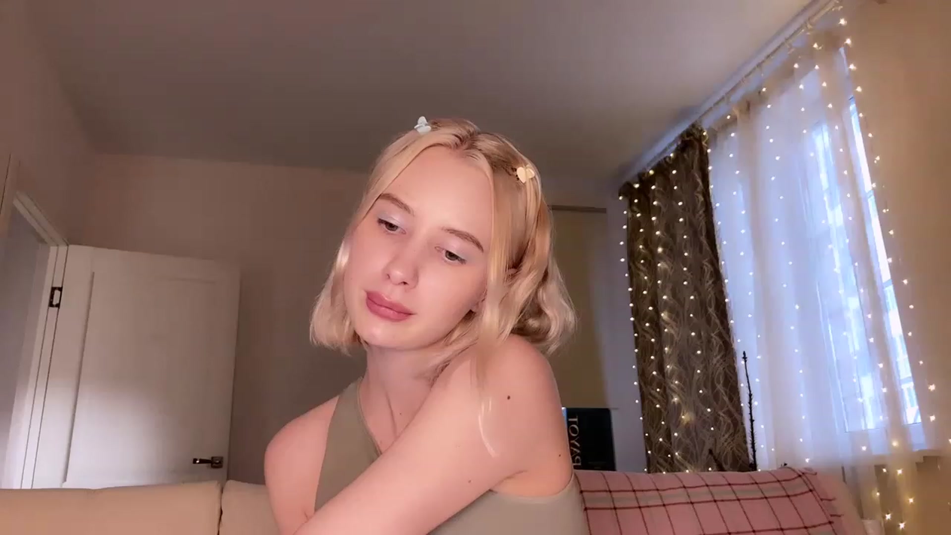 Gallery image thumbnail from Baby_Evaaa's myfreecams stream on, 01/19/2023, 12:29 image 5 of 20