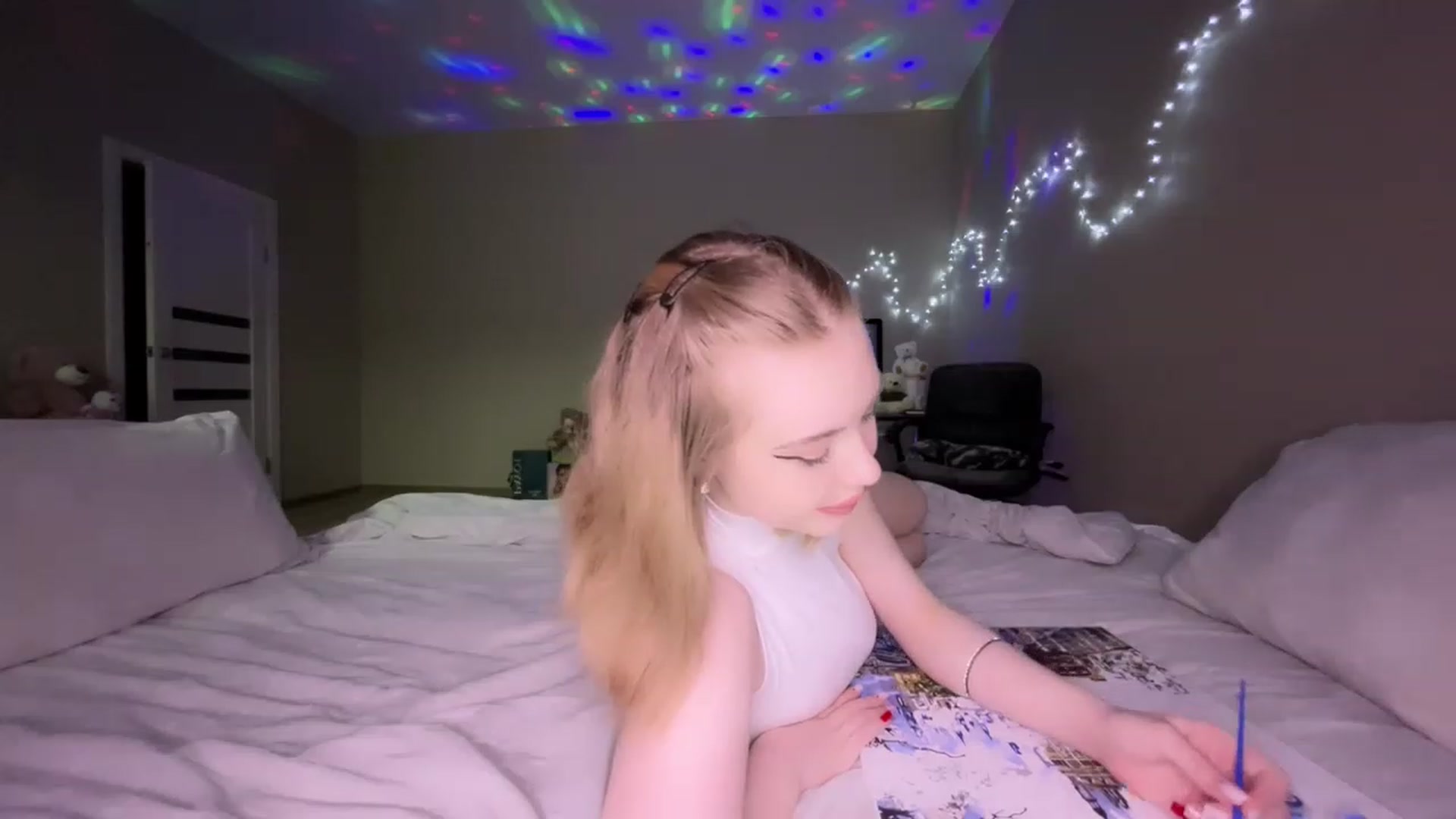 Gallery image thumbnail from Baby_Evaaa's myfreecams stream on, 01/26/2023, 20:35 image 6 of 20