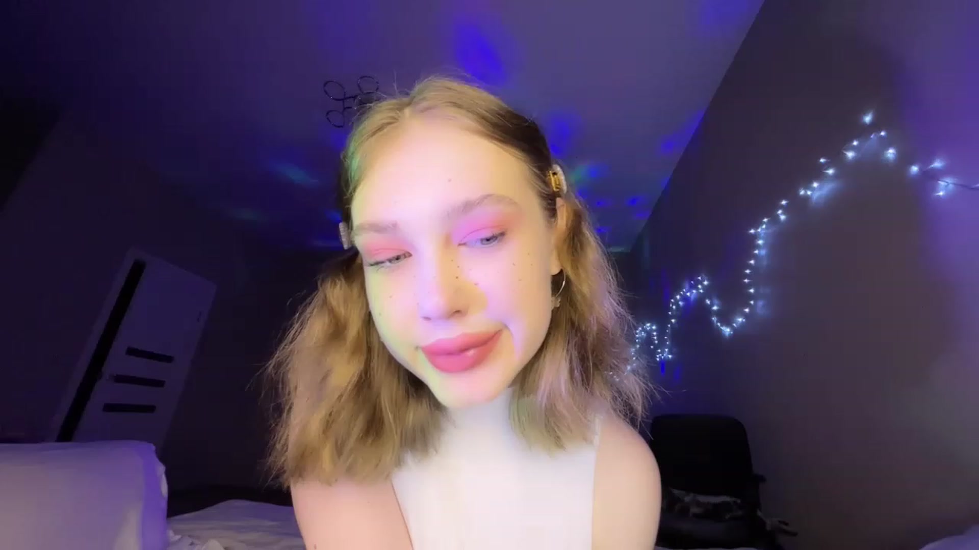 Gallery image thumbnail from Baby_Evaaa's myfreecams stream on, 01/31/2023, 17:30 image 12 of 20