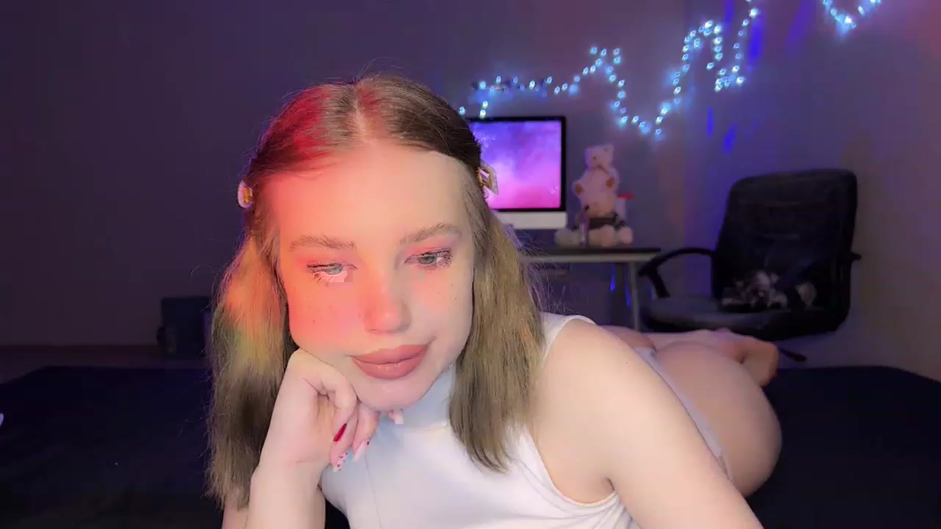 Gallery image thumbnail from Baby_Evaaa's myfreecams stream on, 02/01/2023, 24:06 image 15 of 20