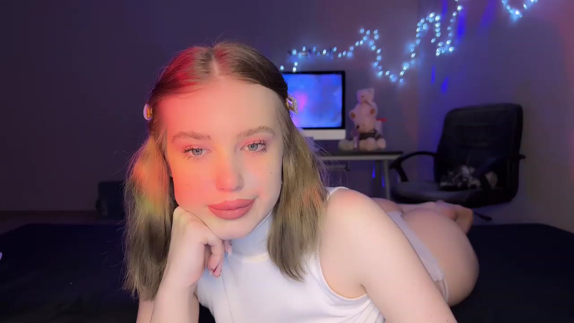 Gallery image thumbnail from Baby_Evaaa's myfreecams stream on, 02/01/2023, 24:06 image 13 of 20