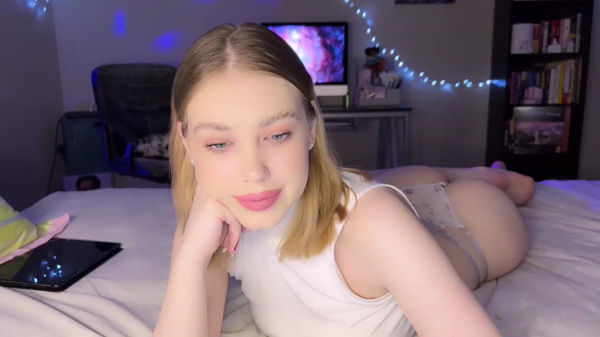 Gallery image thumbnail from Baby_Evaaa's myfreecams stream on, 02/27/2023, 06:17 image 1 of 20