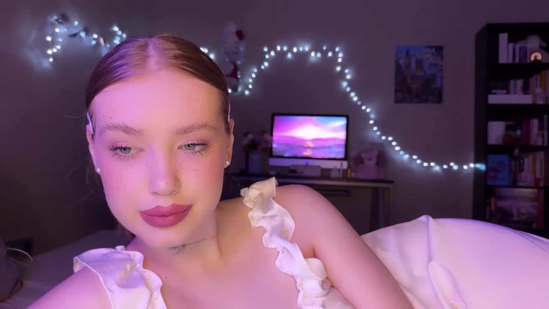 Gallery image thumbnail from Baby_Evaaa's myfreecams stream on, 03/19/2023, 18:10 image 16 of 20