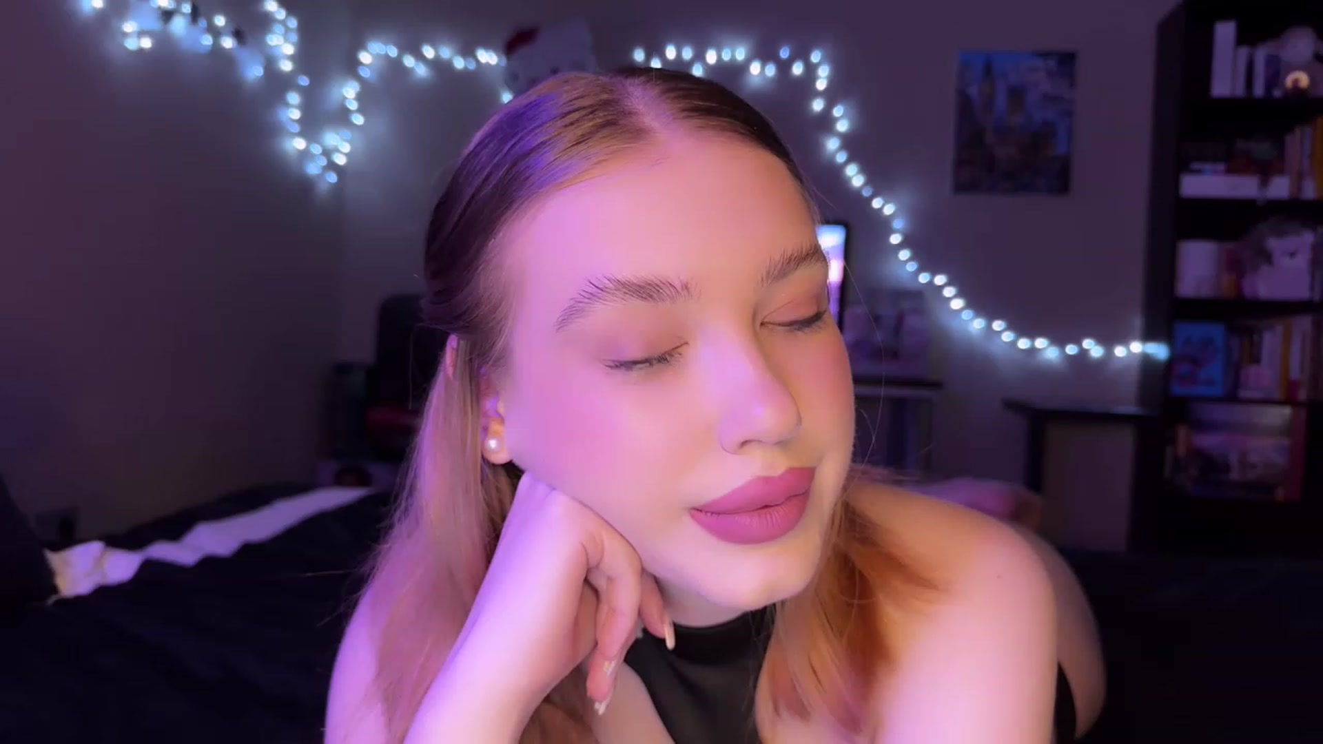 Gallery image thumbnail from Baby_Evaaa's myfreecams stream on, 03/21/2023, 14:57 image 3 of 20