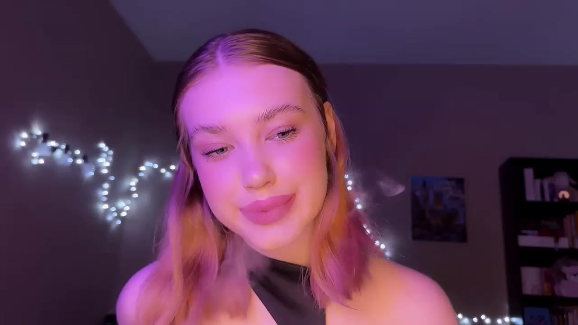 Gallery image thumbnail from Baby_Evaaa's myfreecams stream on, 03/21/2023, 14:57 image 10 of 20