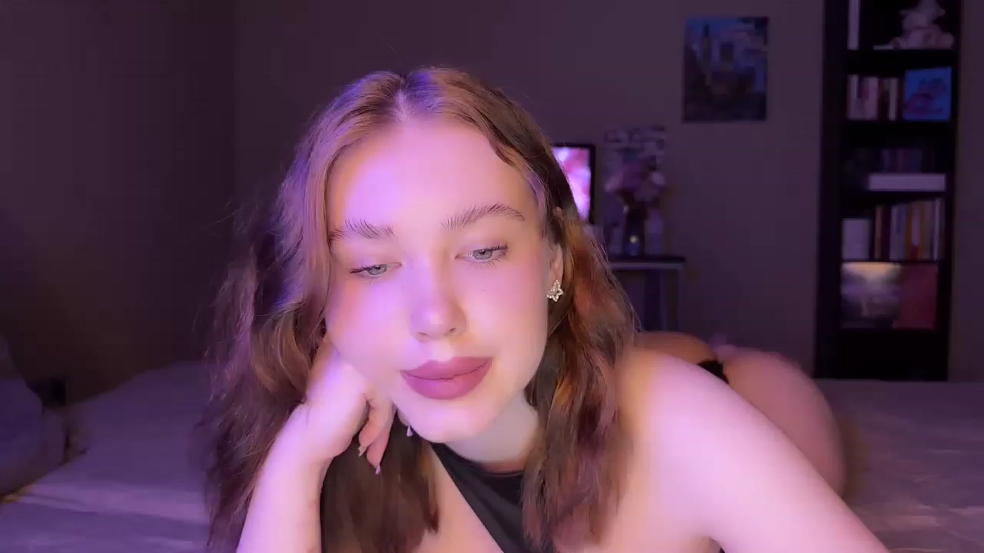 Gallery image thumbnail from Baby_Evaaa's myfreecams stream on, 05/18/2023, 07:30 image 18 of 20