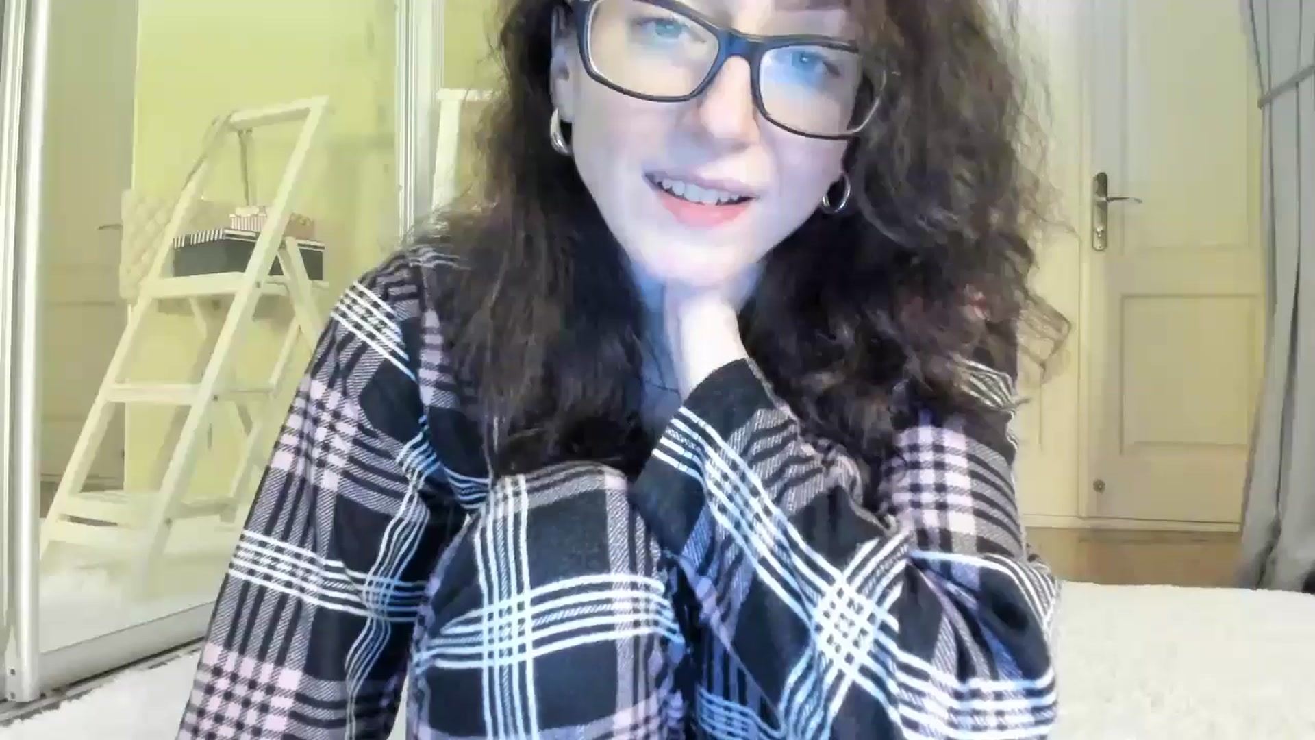 Gallery image thumbnail from Baby_Jewel's myfreecams stream on, 11/10/2024, 10:30 image 18 of 20