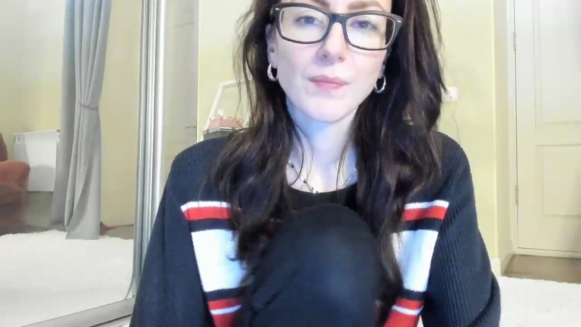 Gallery image thumbnail from Baby_Jewel's myfreecams stream on, 11/20/2024, 13:39 image 9 of 20