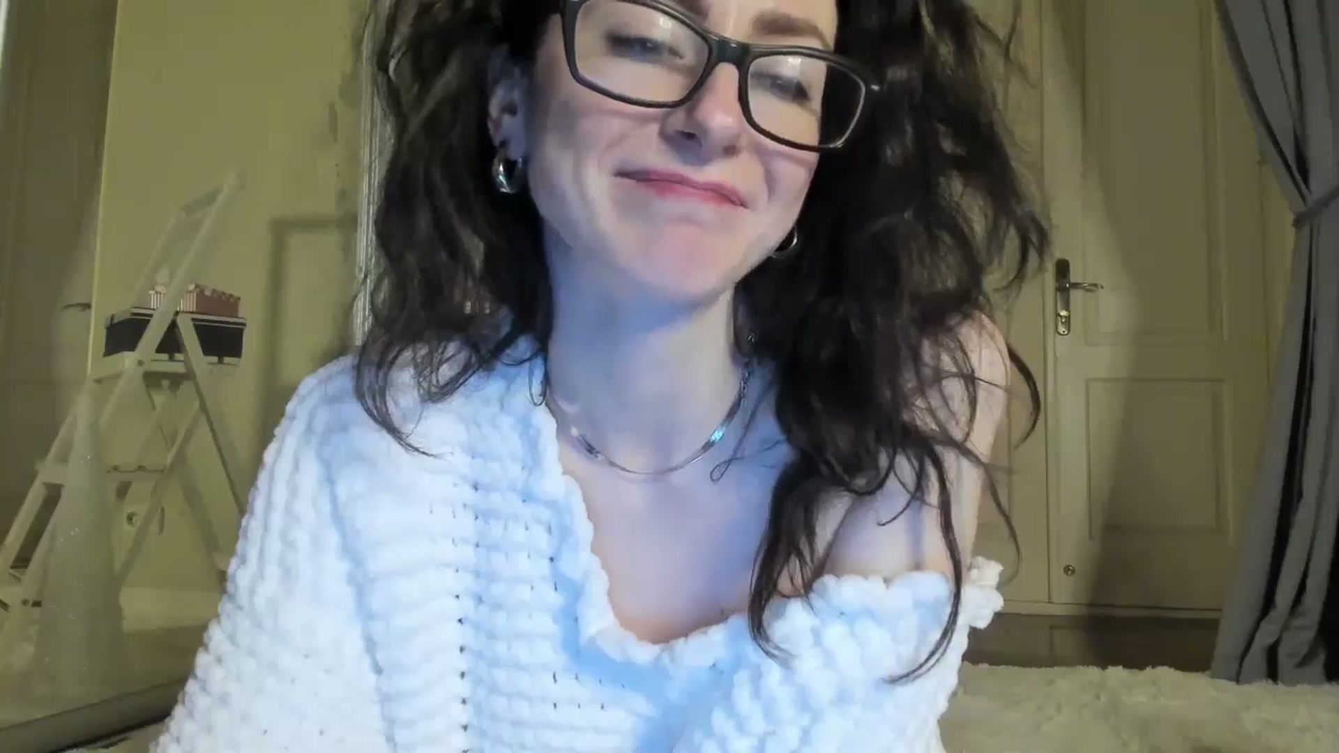 Gallery image thumbnail from Baby_Jewel's myfreecams stream on, 12/22/2024, 16:38 image 4 of 20
