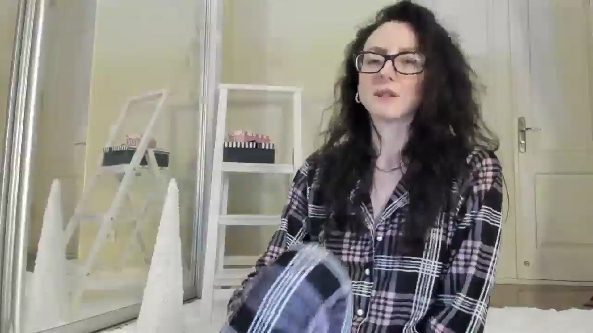 Gallery image thumbnail from Baby_Jewel's myfreecams stream on, 12/24/2024, 16:22 image 14 of 20