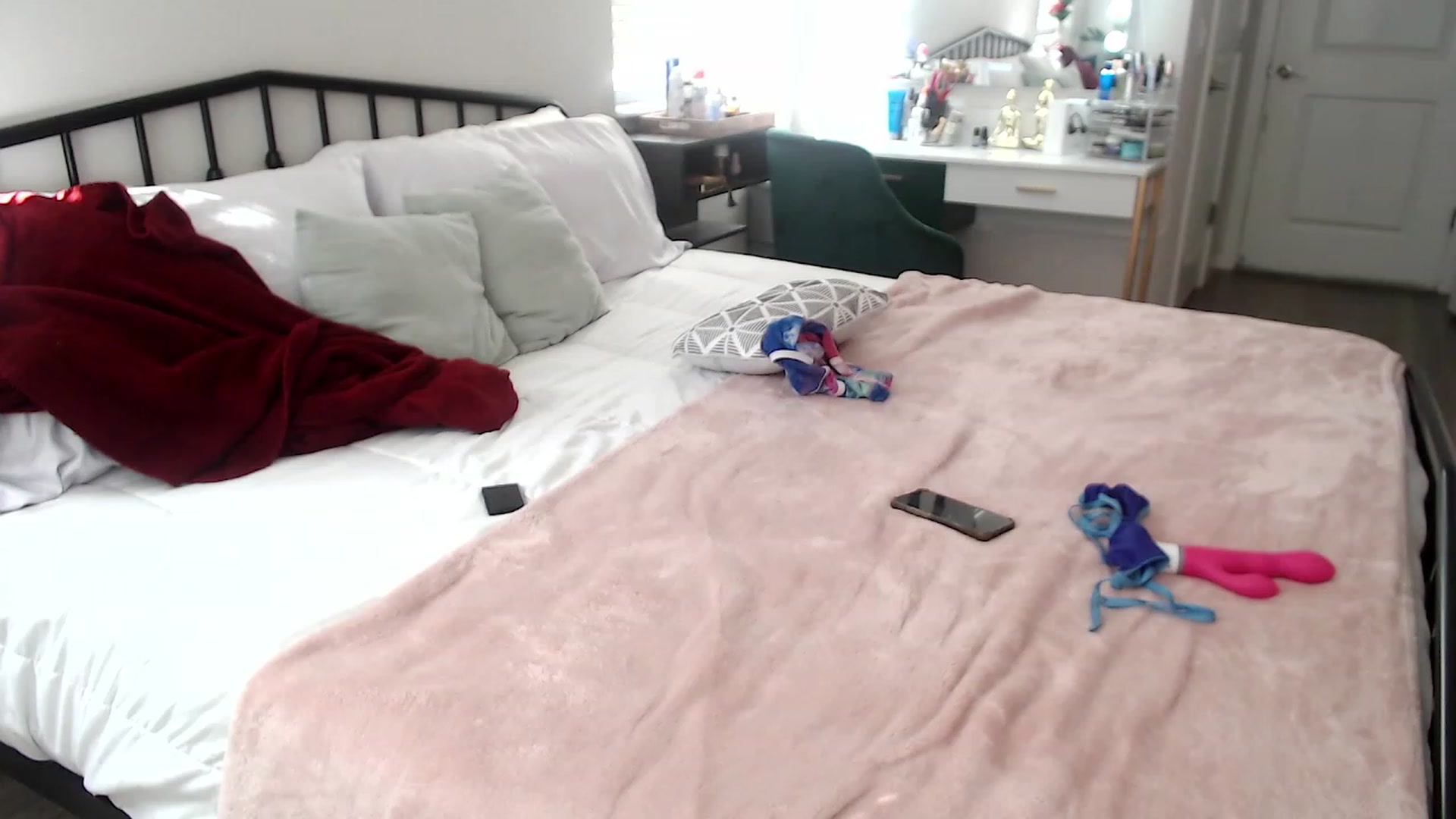 Gallery image thumbnail from Baby_Lena69's myfreecams stream on, 11/28/2022, 18:34 image 10 of 20